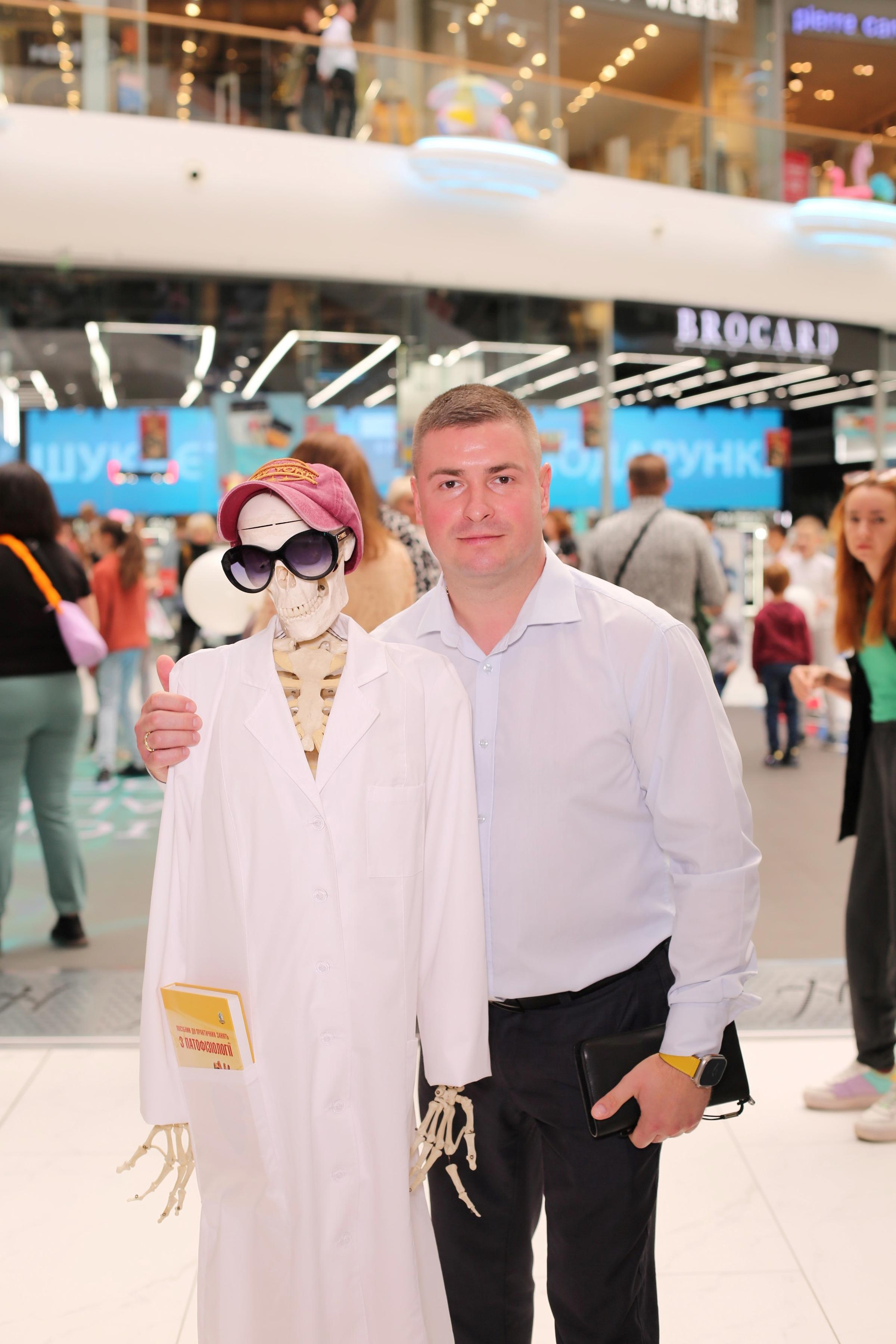 911 для НФАУ. Аренды интерактивных фотозон в Харькове