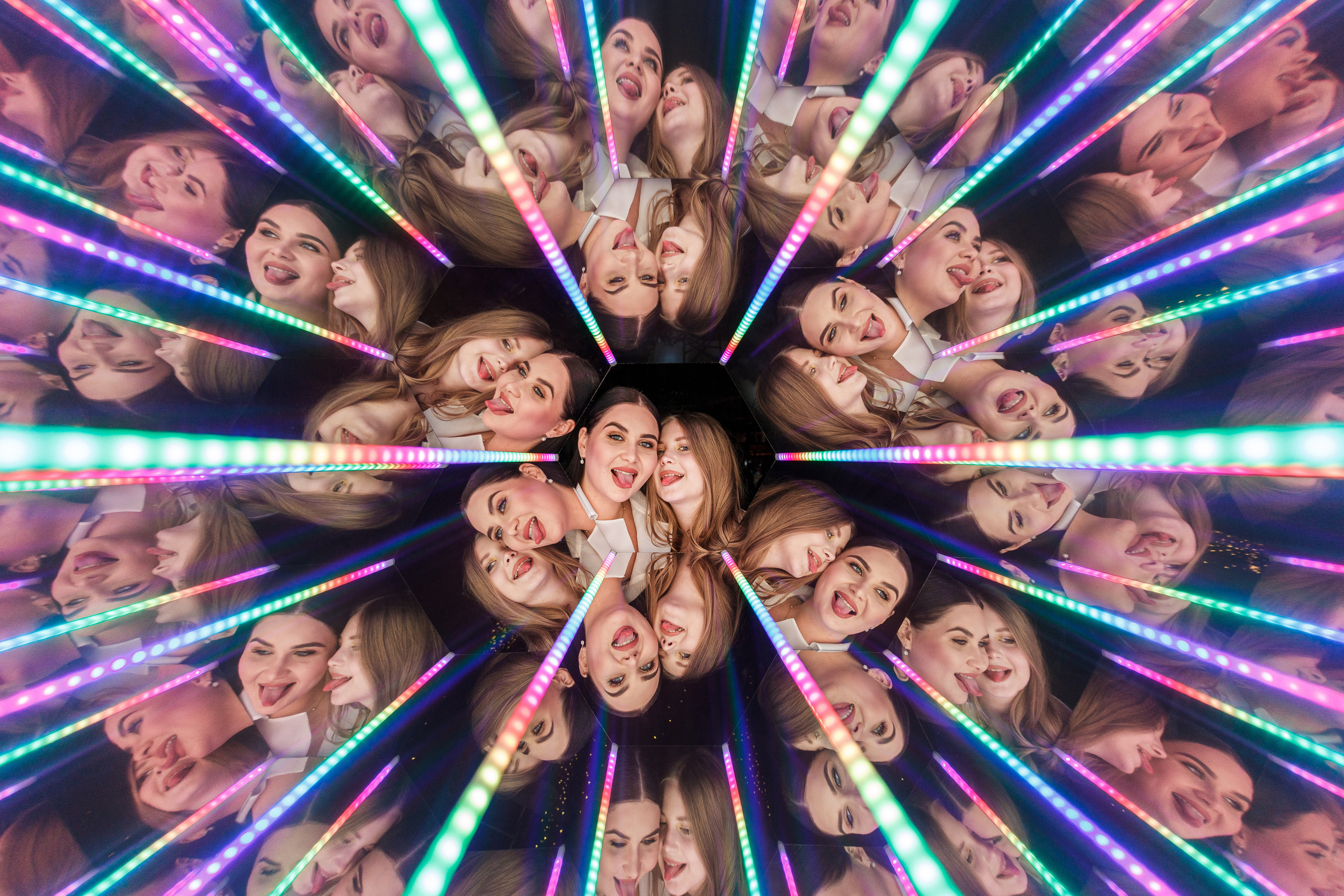 Калейдоскоп на свадьбе Алексея и Ання. Аренды интерактивных фотозон в Харькове