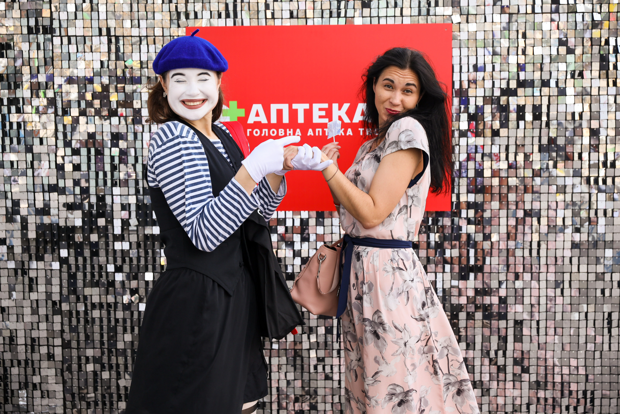 Аптека 911 (Фотомозаїка). Аренды интерактивных фотозон в Харькове