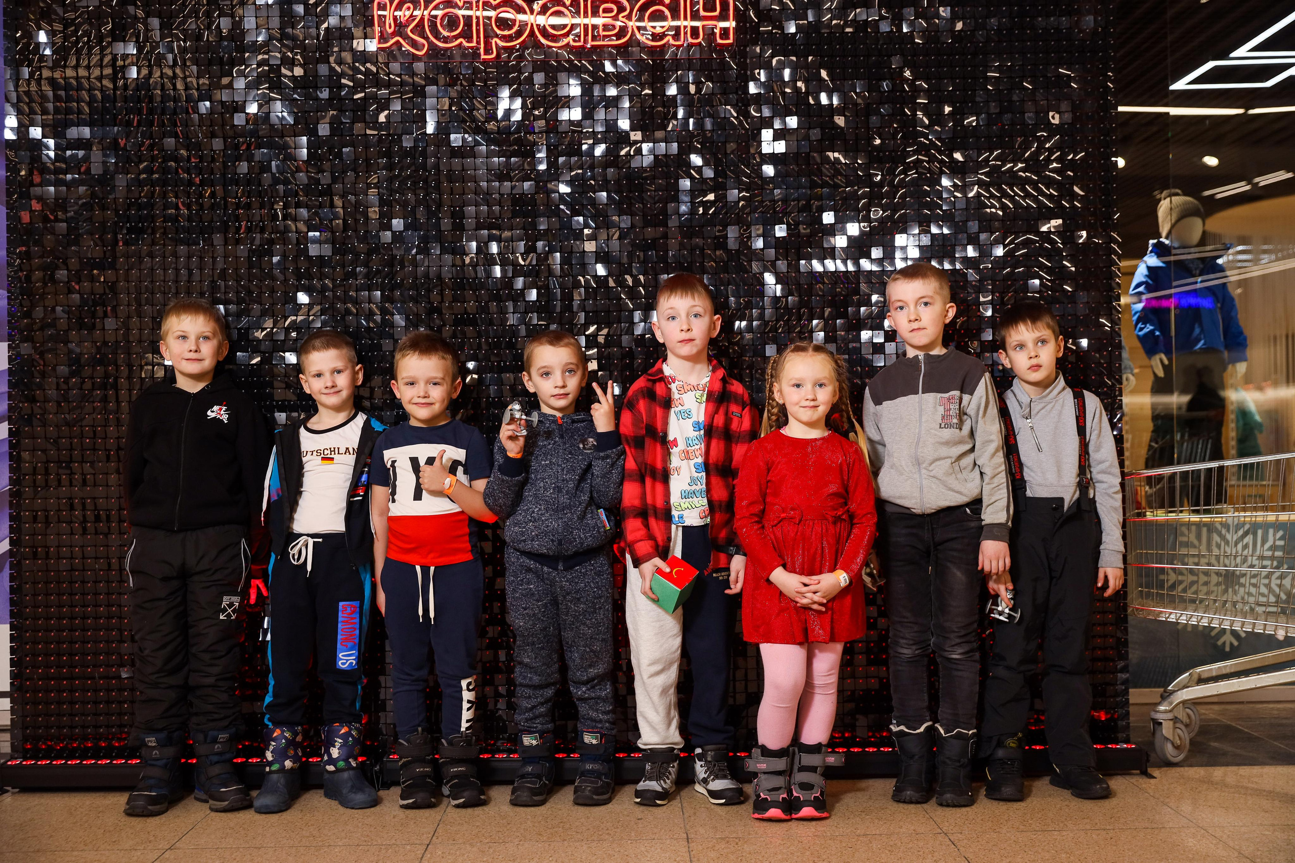 Фотомозаїка на 580 фото для ТРЦ Караван. Аренды интерактивных фотозон в Харькове