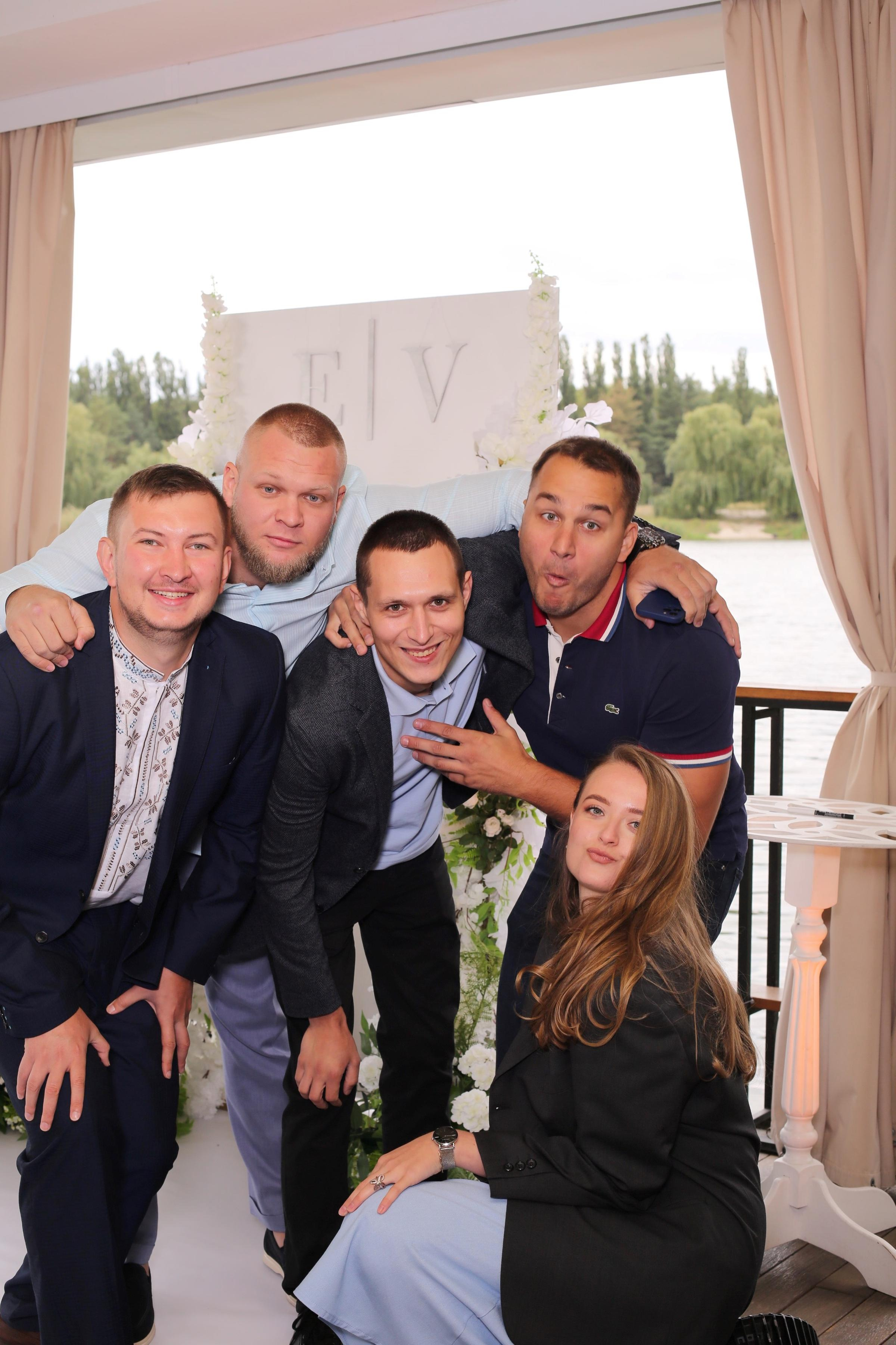 Євген та Вікторія (AiR PhotoBox). Аренды интерактивных фотозон в Харькове