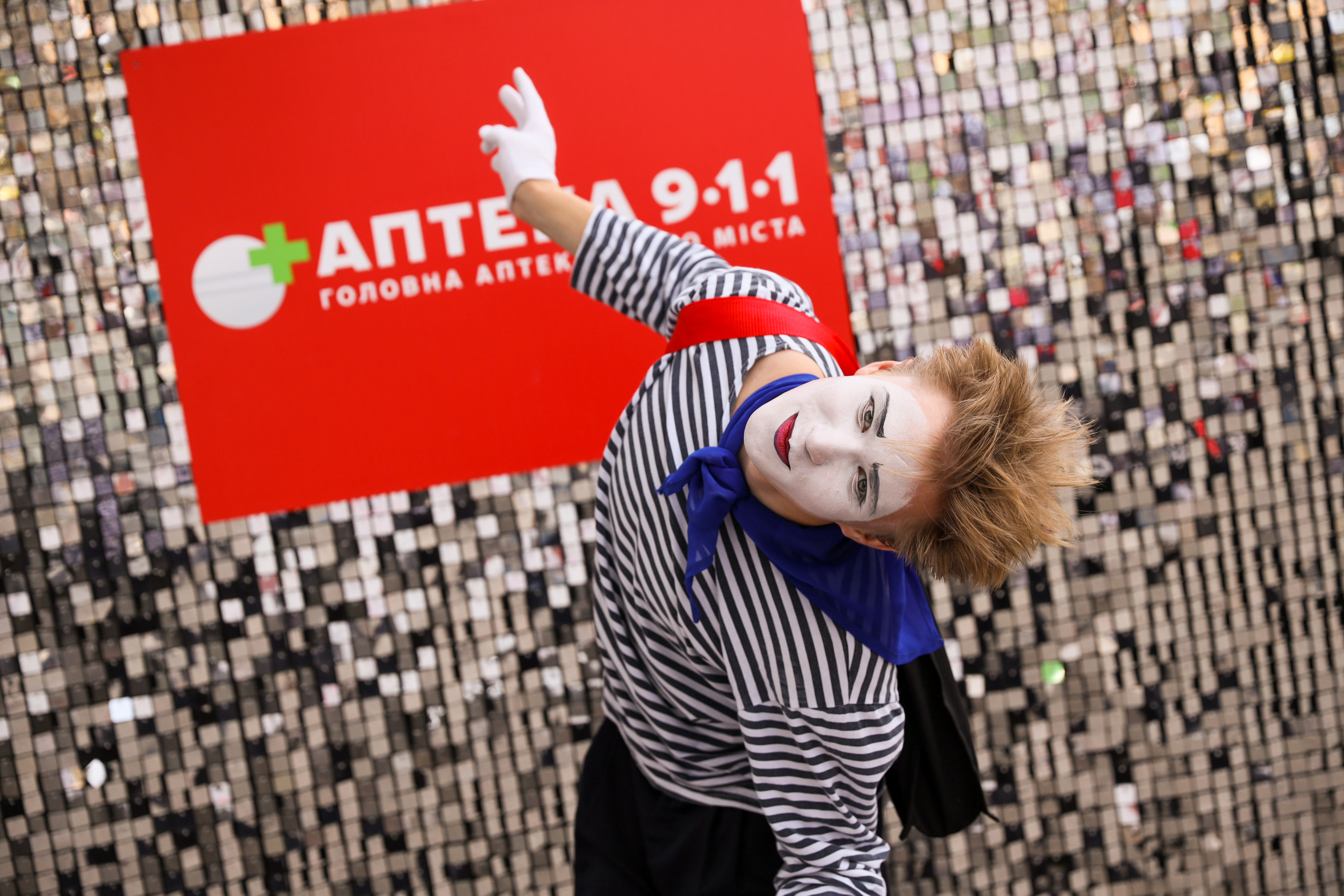 Аптека 911 (Фотомозаїка). Аренды интерактивных фотозон в Харькове