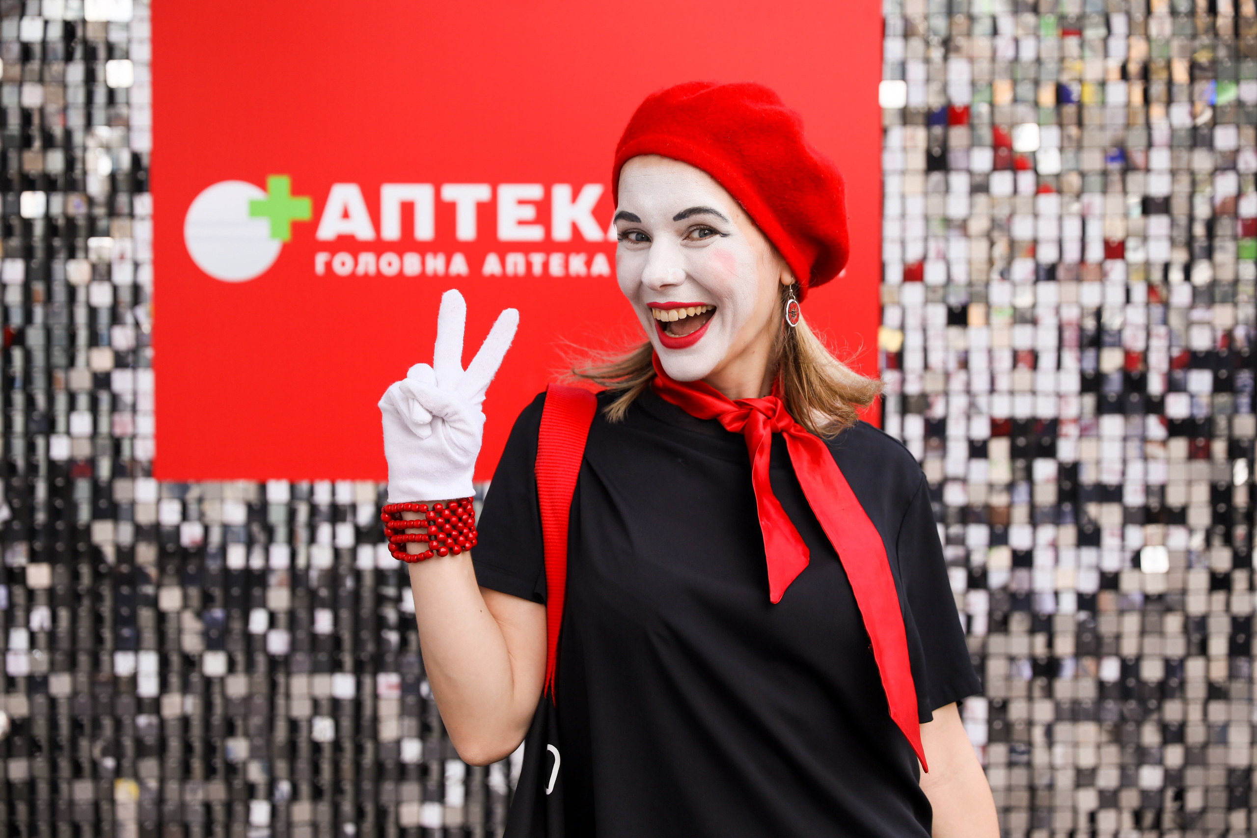 Аптека 911 (Фотомозаїка). Аренды интерактивных фотозон в Харькове