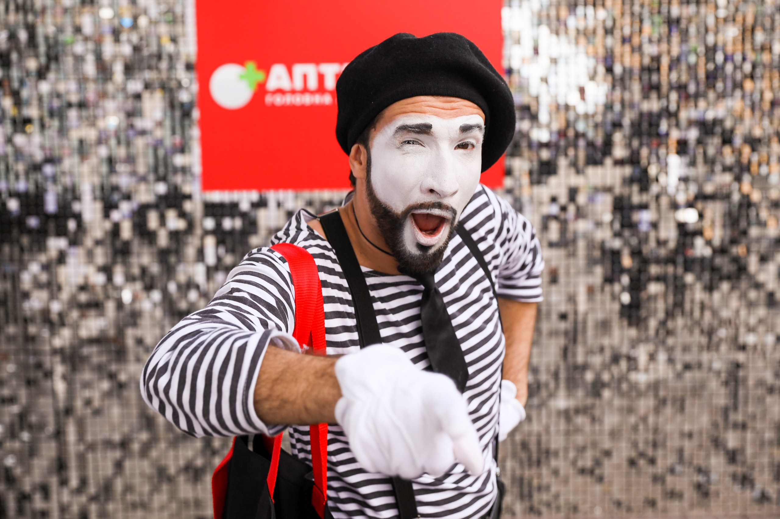 Аптека 911 (Фотомозаїка). Аренды интерактивных фотозон в Харькове