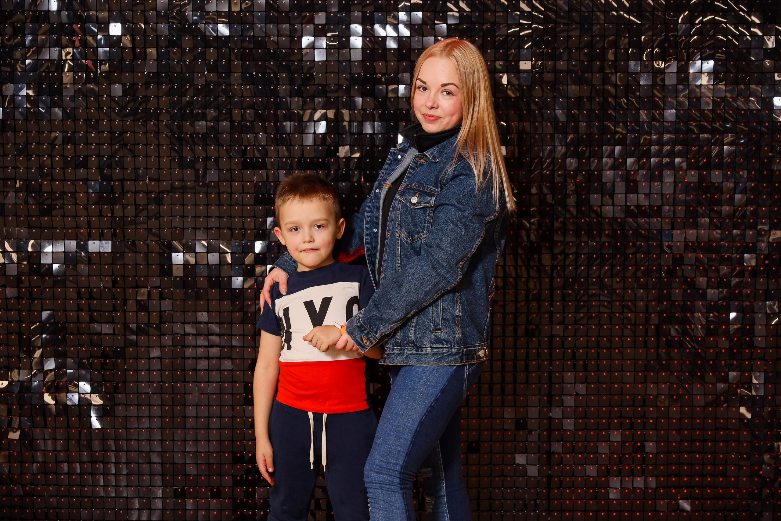 Фотомозаїка на 580 фото для ТРЦ Караван. Аренды интерактивных фотозон в Харькове