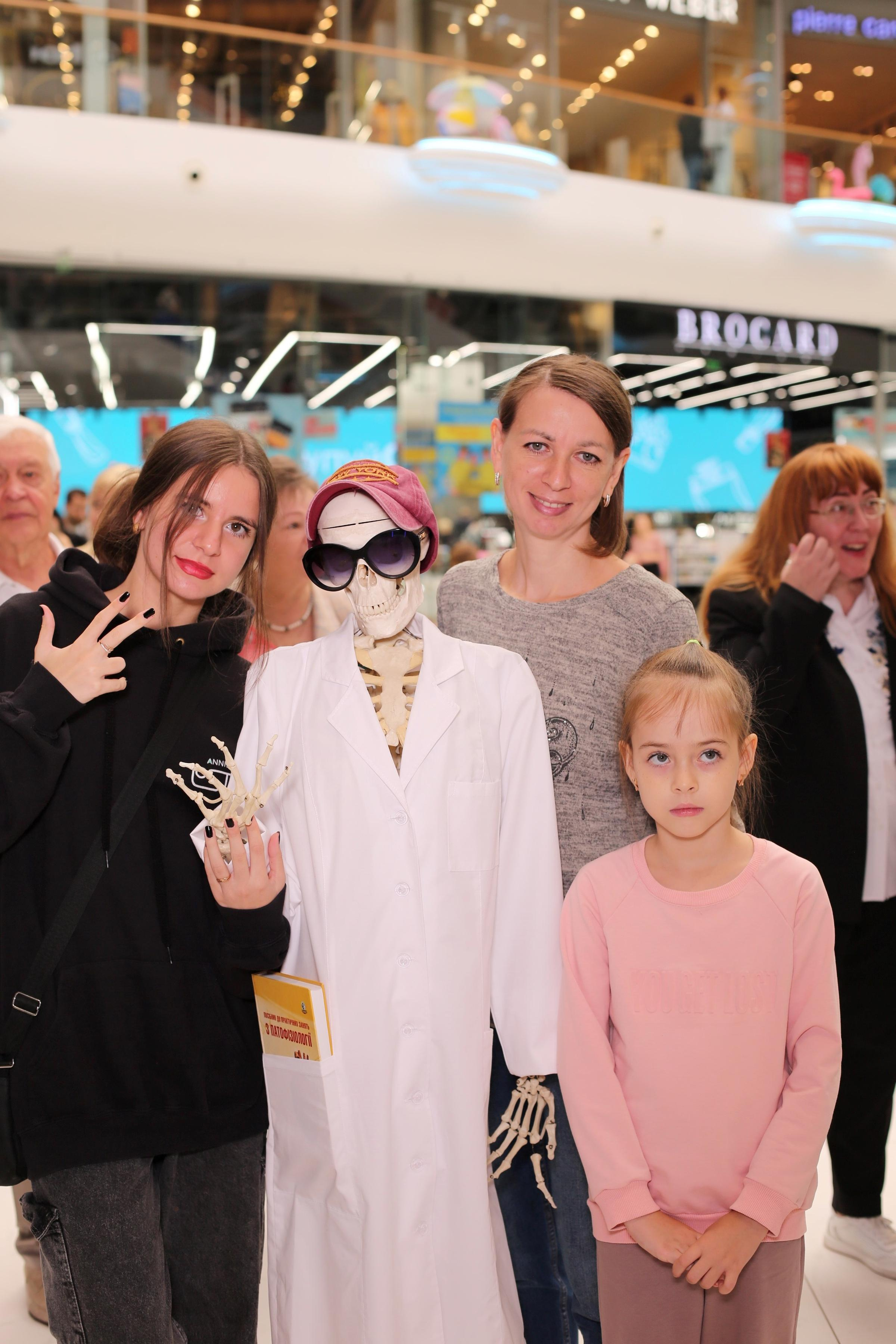 911 для НФАУ. Аренды интерактивных фотозон в Харькове