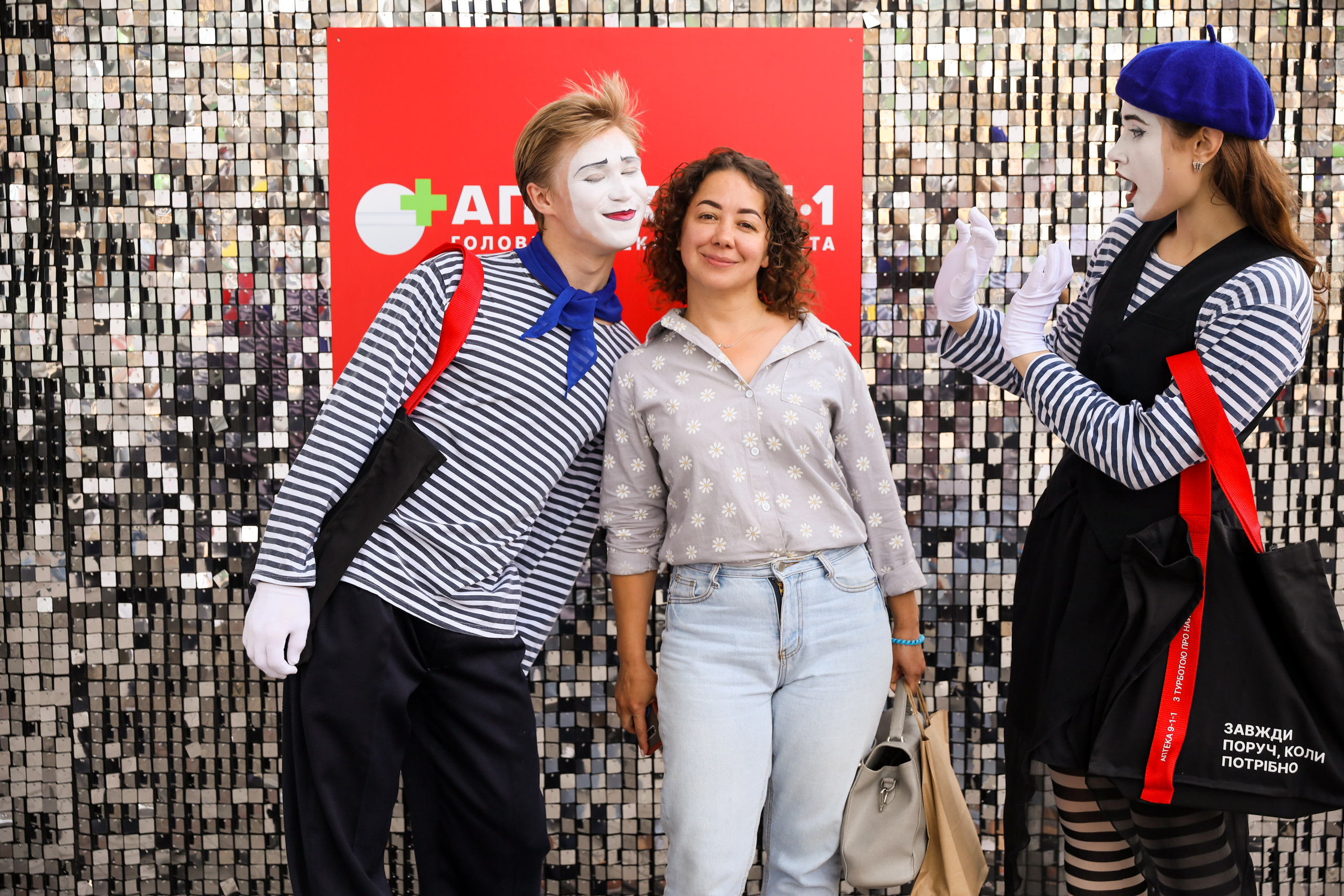 Аптека 911 (Фотомозаїка). Аренды интерактивных фотозон в Харькове