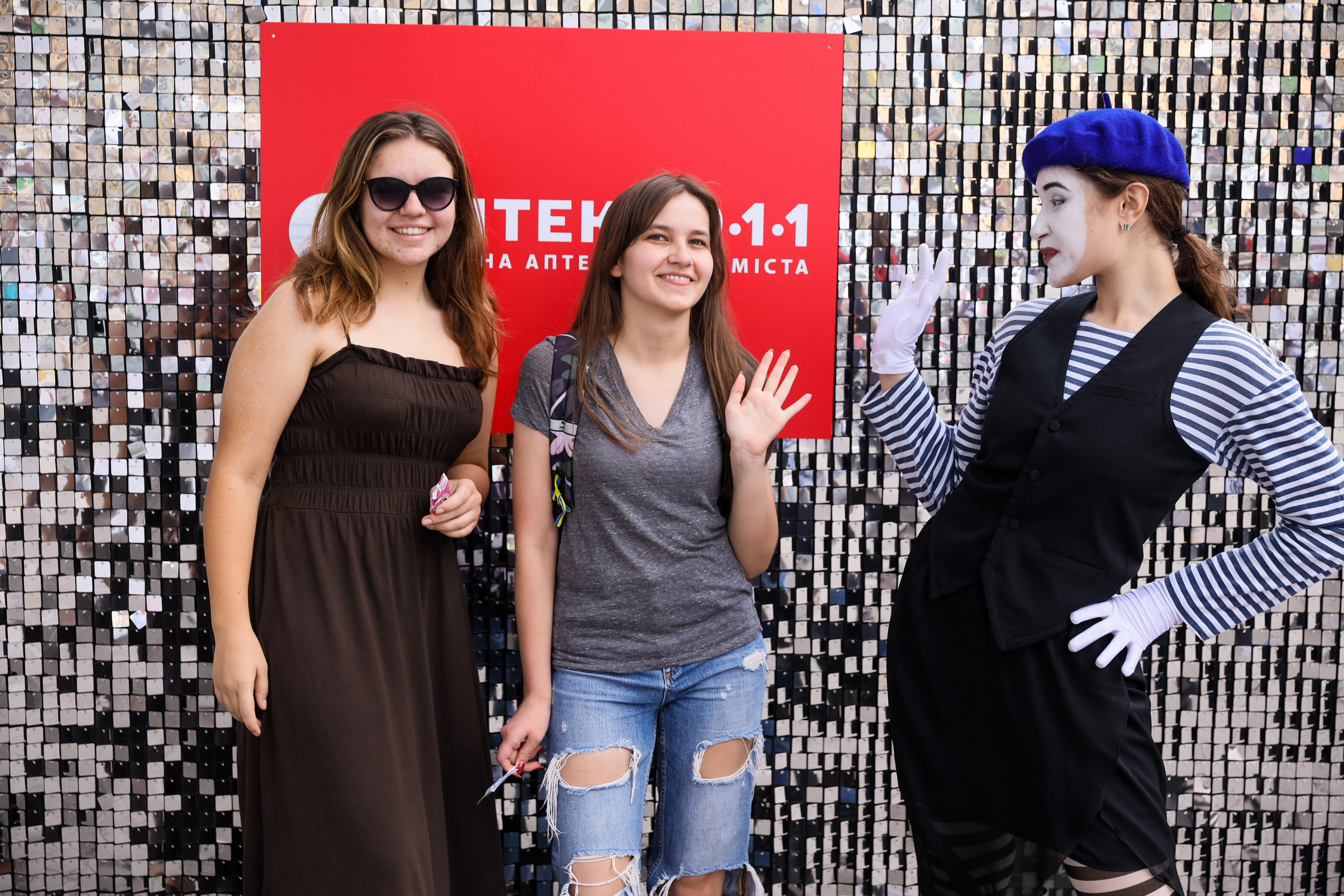 Аптека 911 (Фотомозаїка). Аренды интерактивных фотозон в Харькове