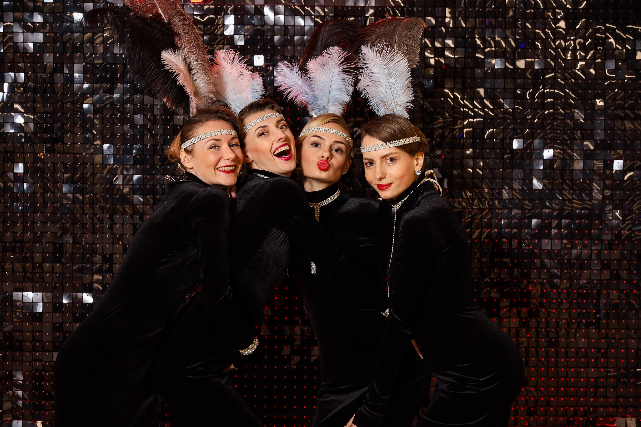 Фотомозаїка на 580 фото для ТРЦ Караван. Аренды интерактивных фотозон в Харькове