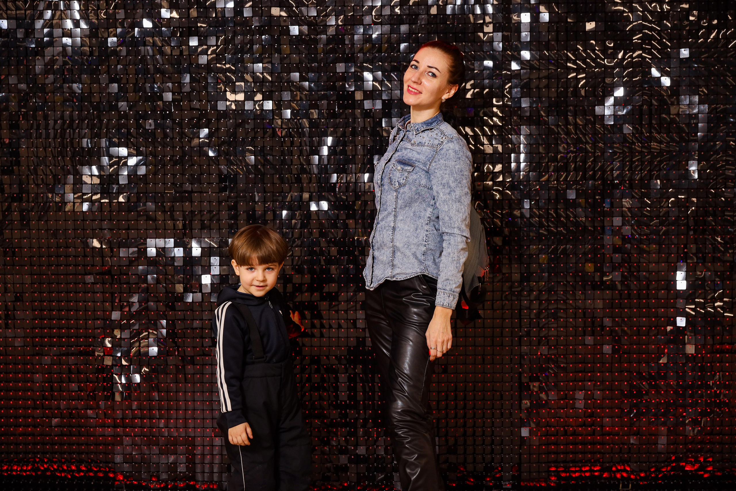 Фотомозаїка на 580 фото для ТРЦ Караван. Аренды интерактивных фотозон в Харькове