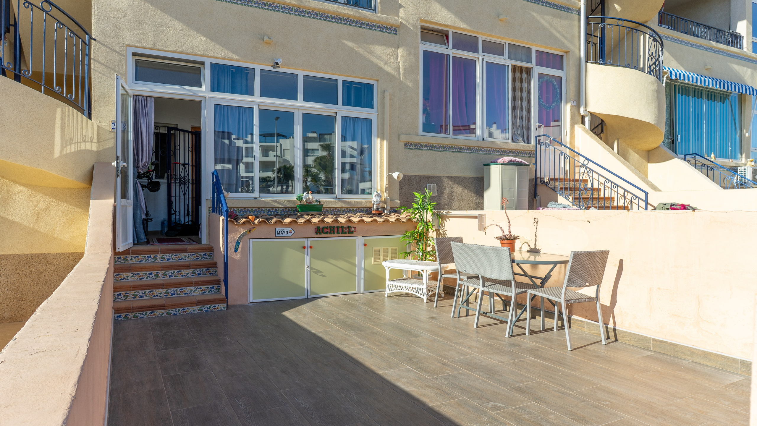 Современный дом с дизайнерским интерьером – фото для агентств