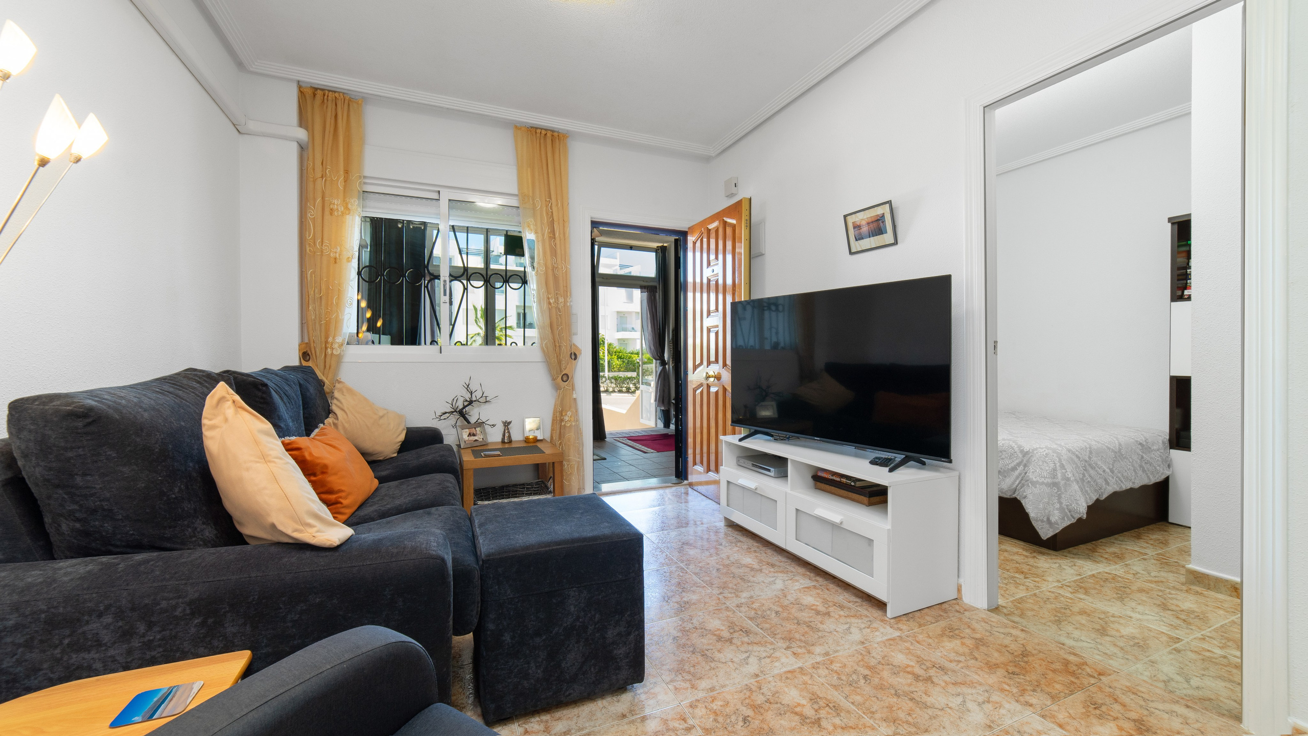 Современный дом с дизайнерским интерьером – фото для агентств