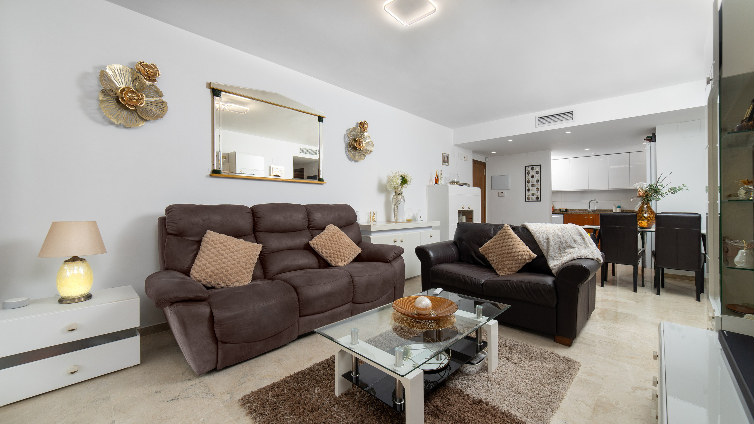 Светлый интерьер дома в Аликанте – съемка недвижимости на заказ