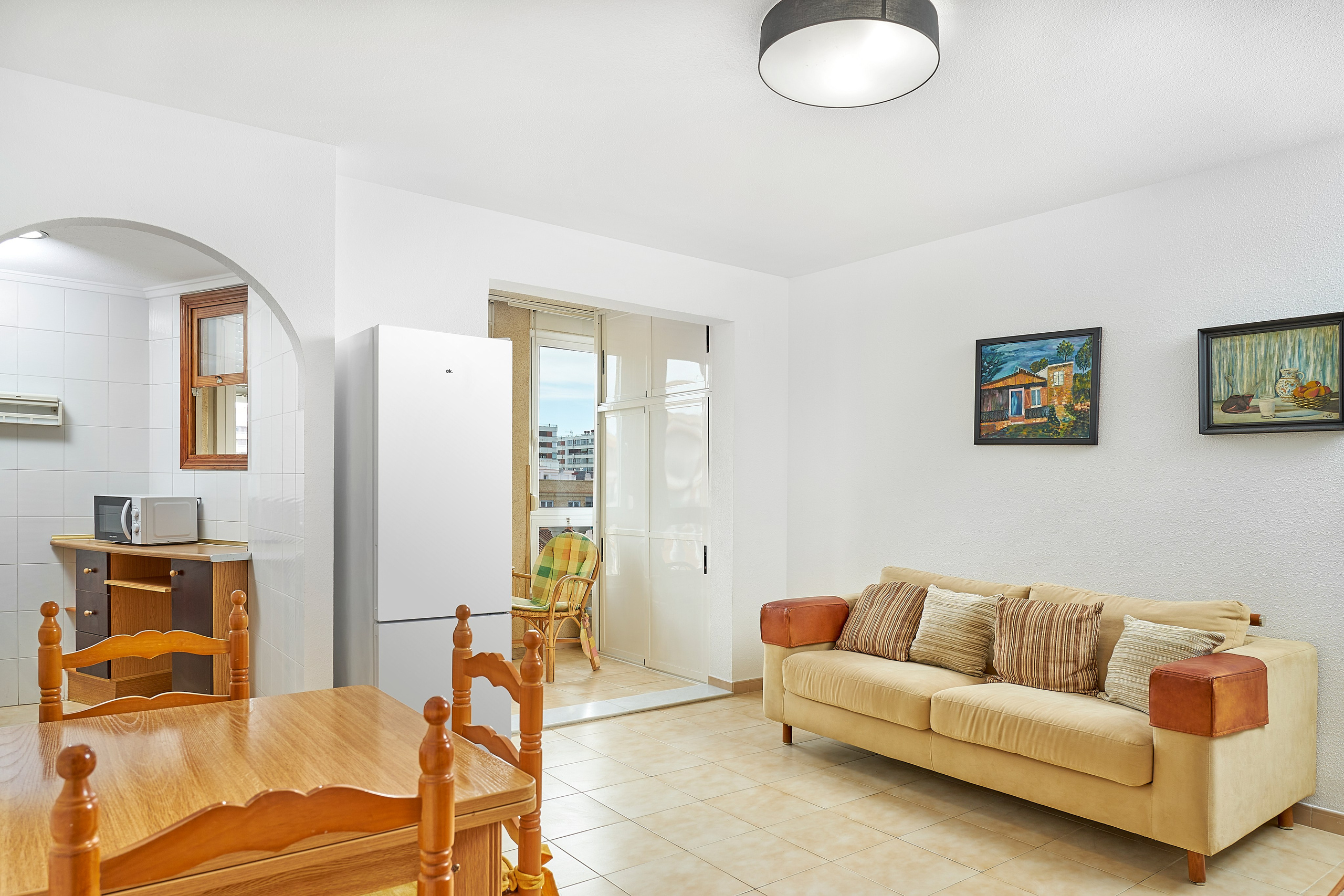 Гостиная с мягким светом – профессиональная фотосъёмка недвижимости