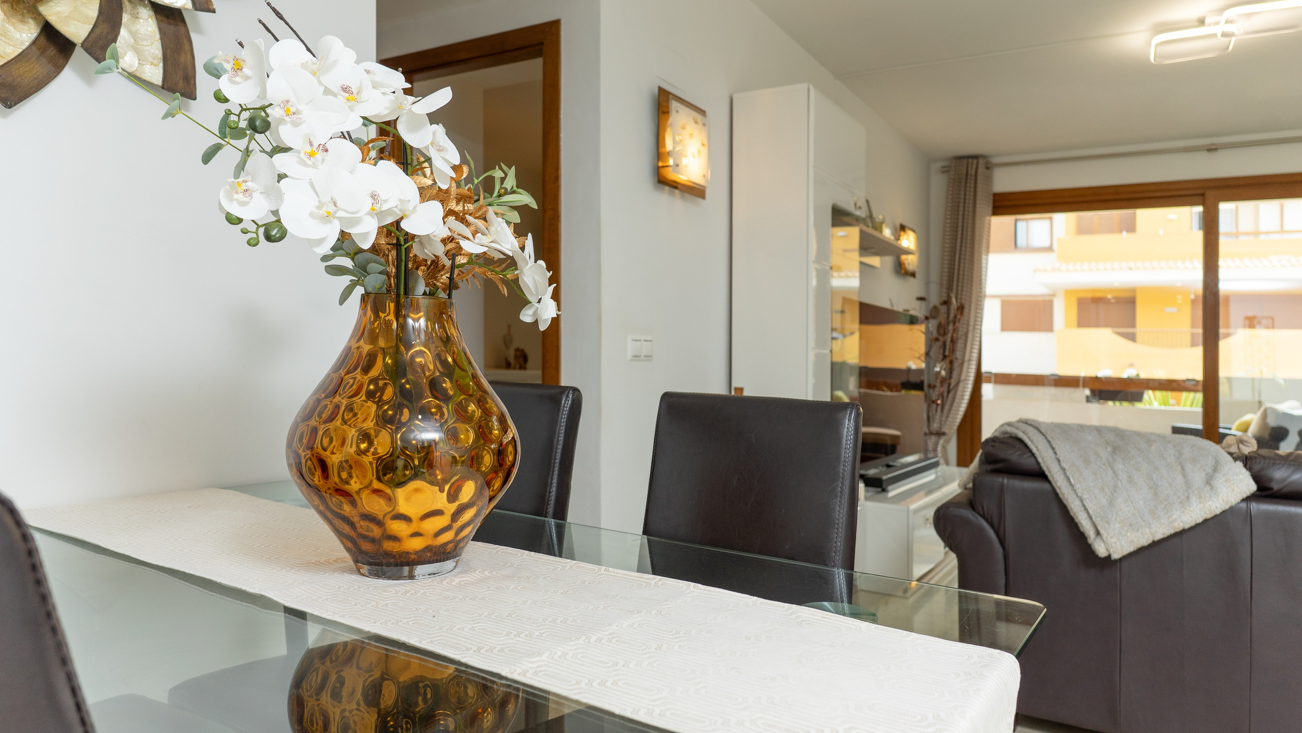 Светлый интерьер дома в Аликанте – съемка недвижимости на заказ