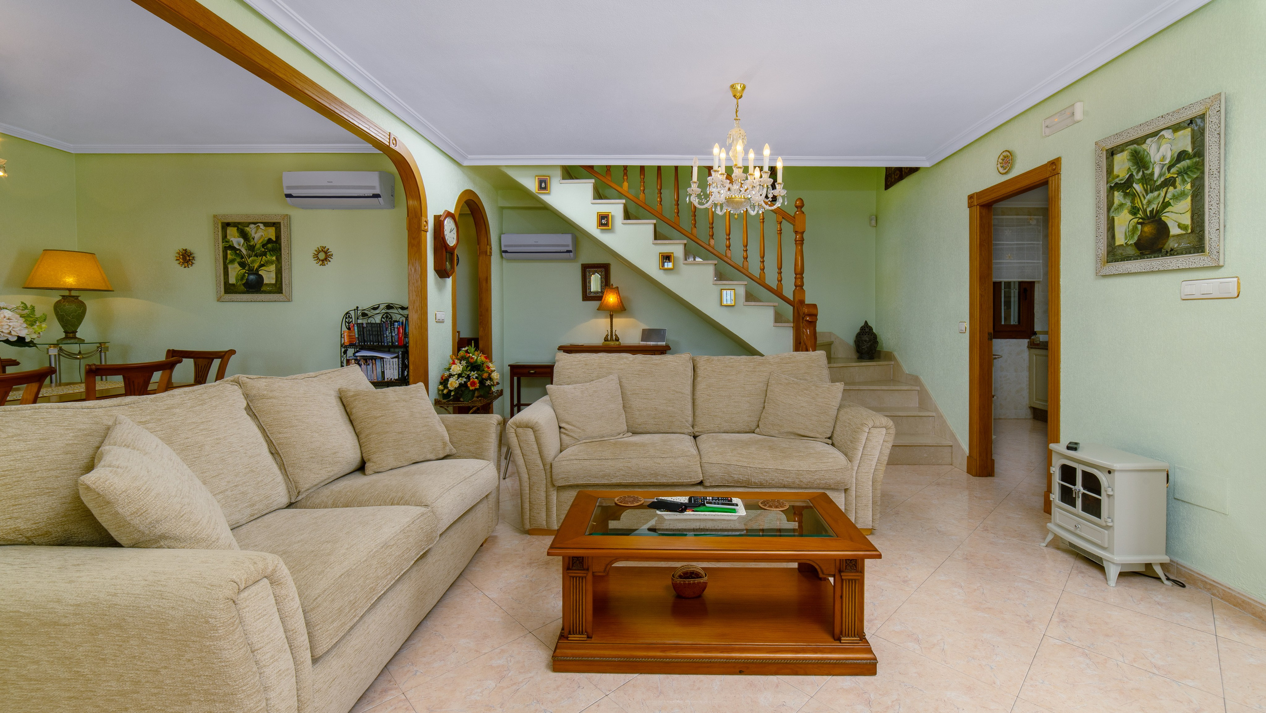 Гостиная частного дома в Торревьехе – интерьерная фотосъёмка