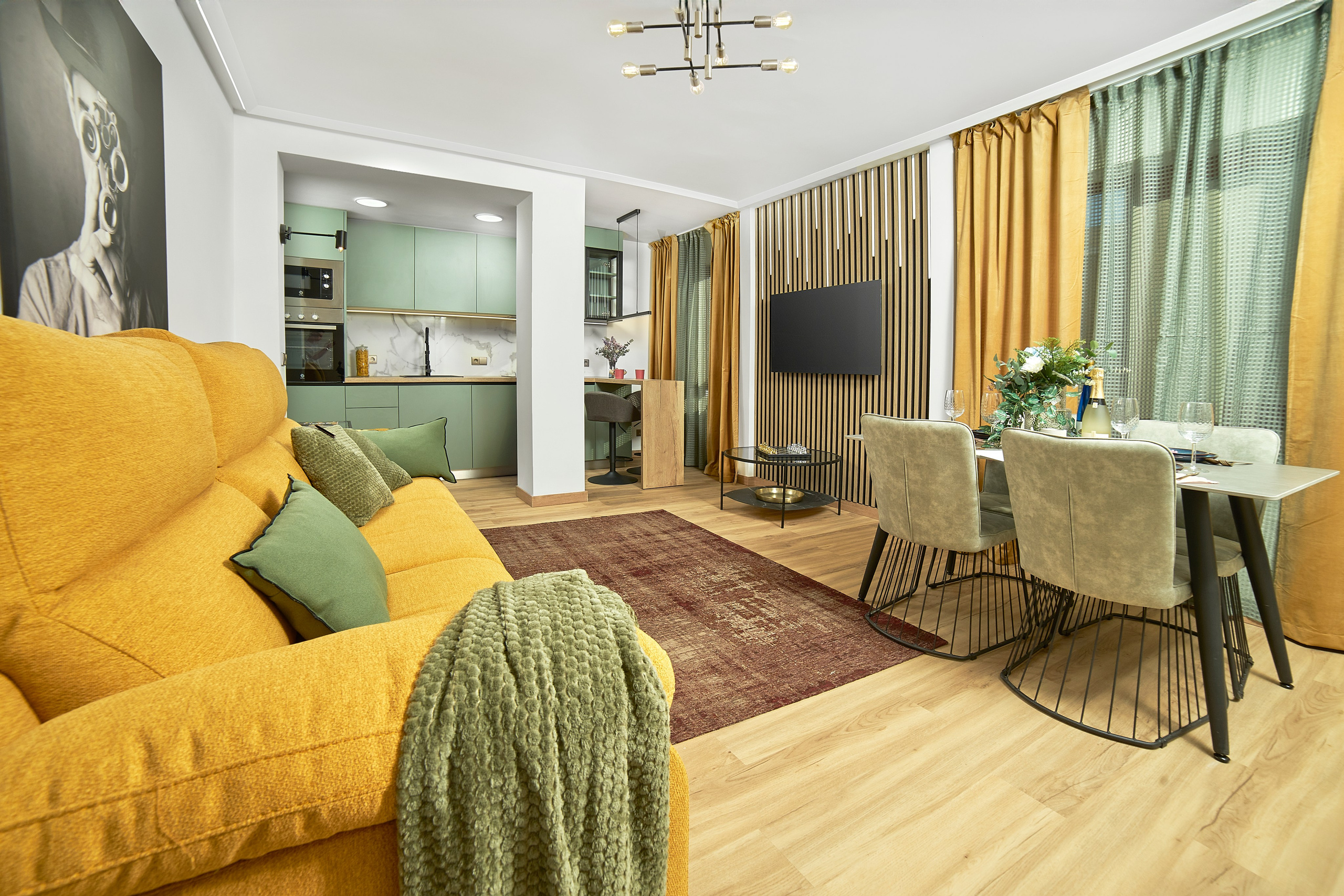 Просторная гостиная в современном стиле – фотосъёмка квартиры в Испании