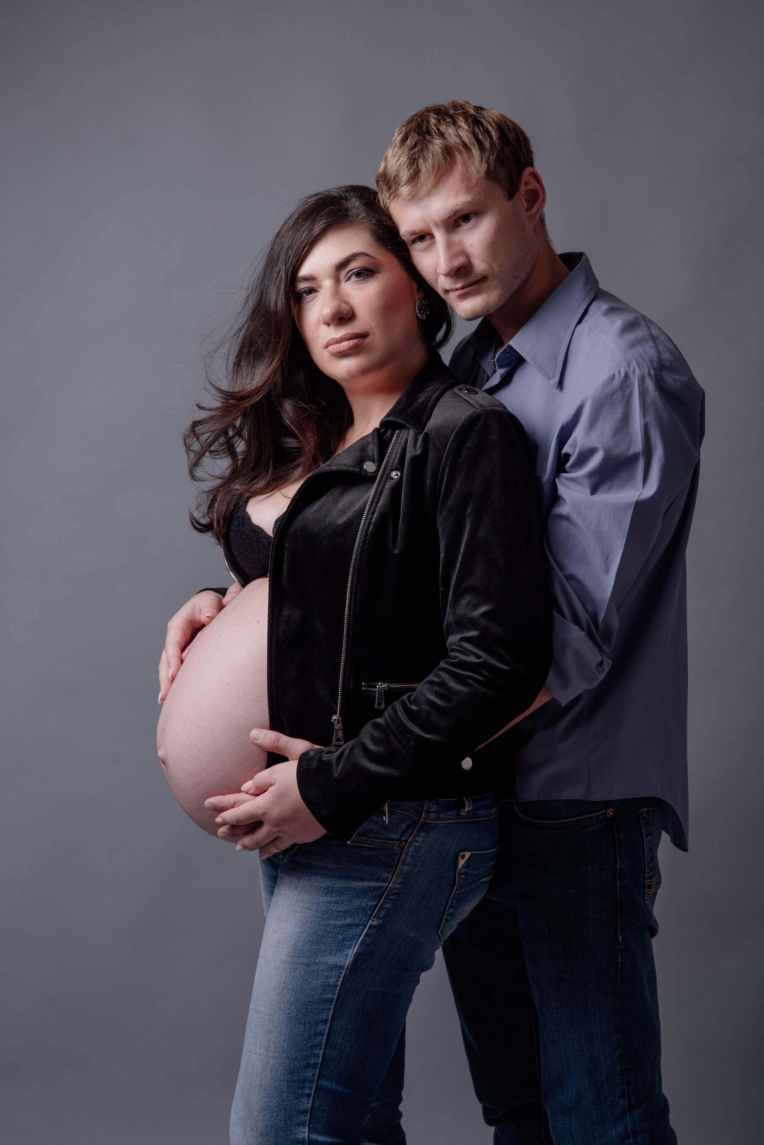 Maternity photoshoot in a studio. Photographer in Israel Luba Ternavskaya
