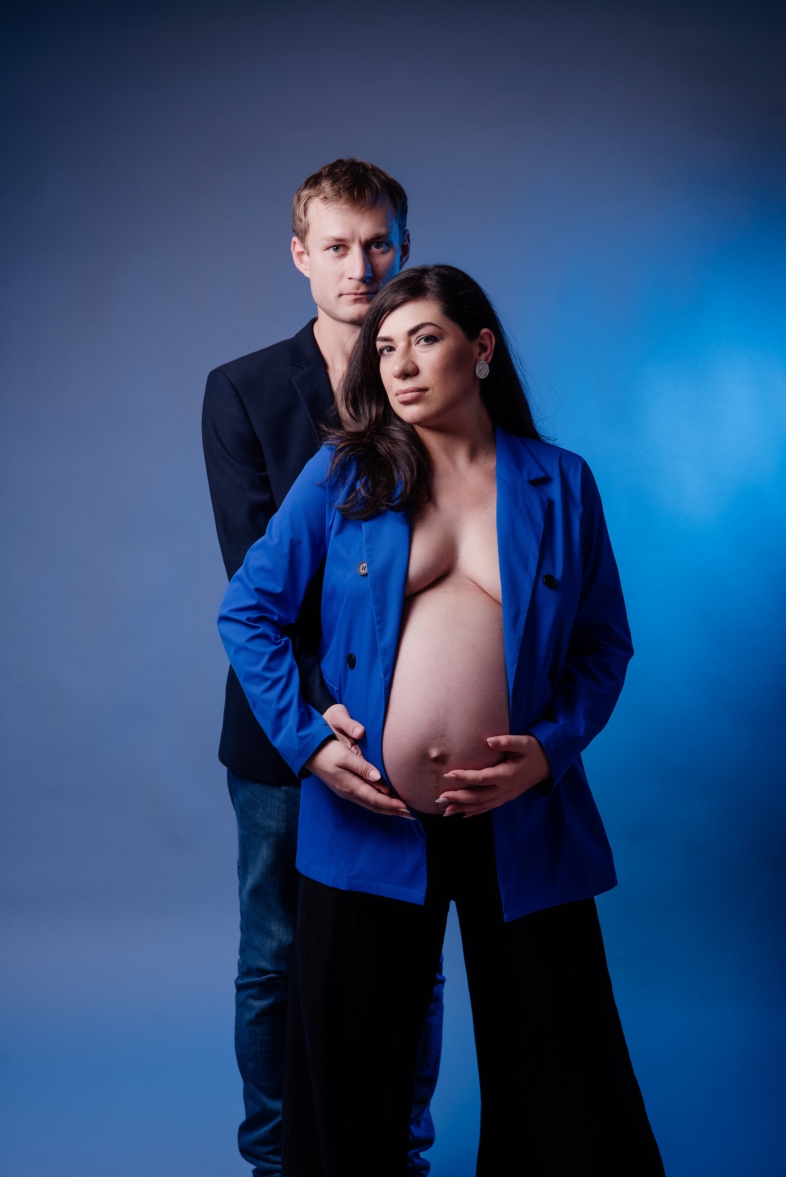 Maternity photoshoot in a studio. Photographer in Israel Luba Ternavskaya