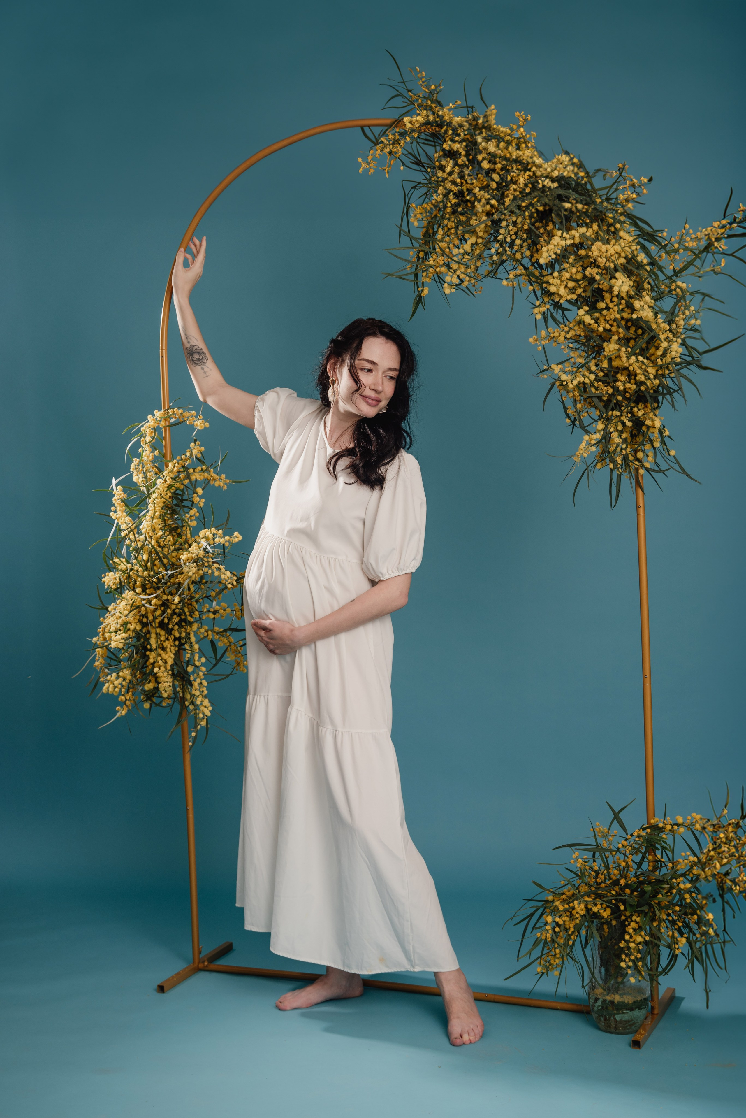Maternity photoshoot in a studio. Photographer in Israel Luba Ternavskaya