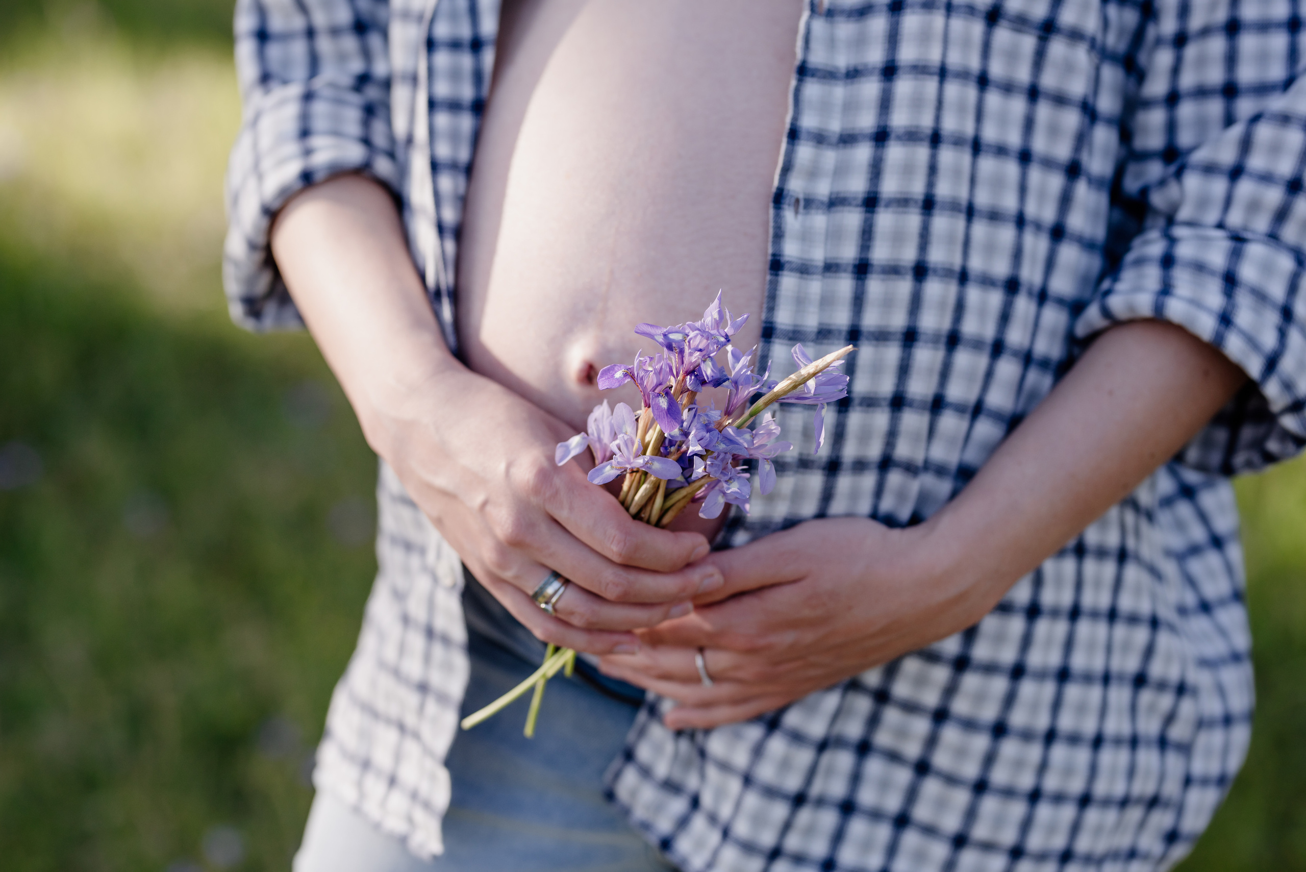 Outdoor maternity photoshoot. Photographer in Israel Luba Ternavskaya