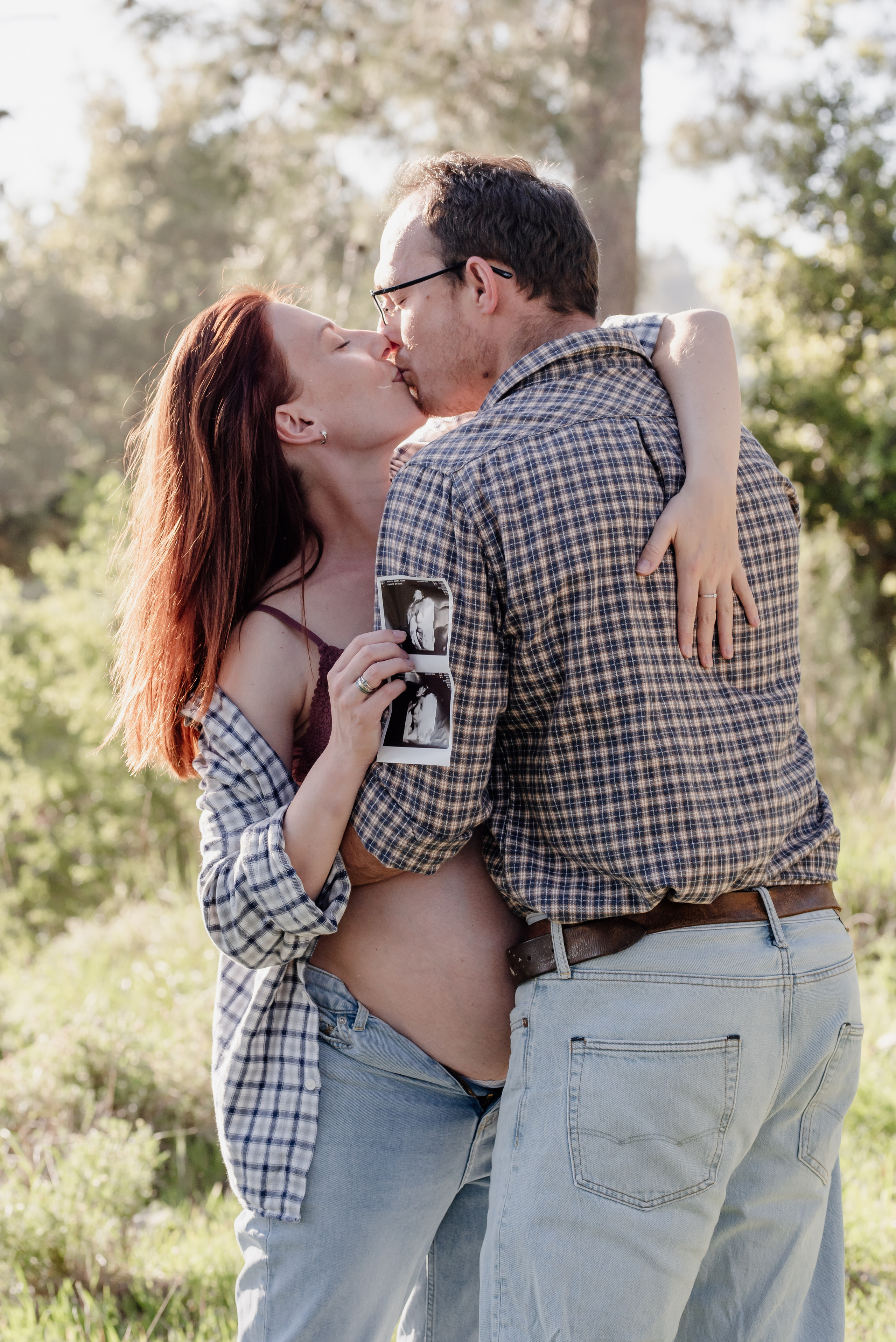 Outdoor maternity photoshoot. Photographer in Israel Luba Ternavskaya
