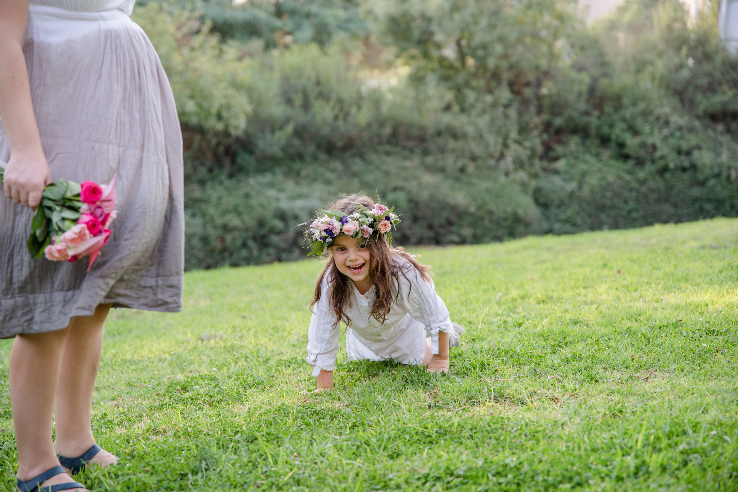 Photography with flowers mom and daughter. Photographer in Israel Luba Ternavskaya