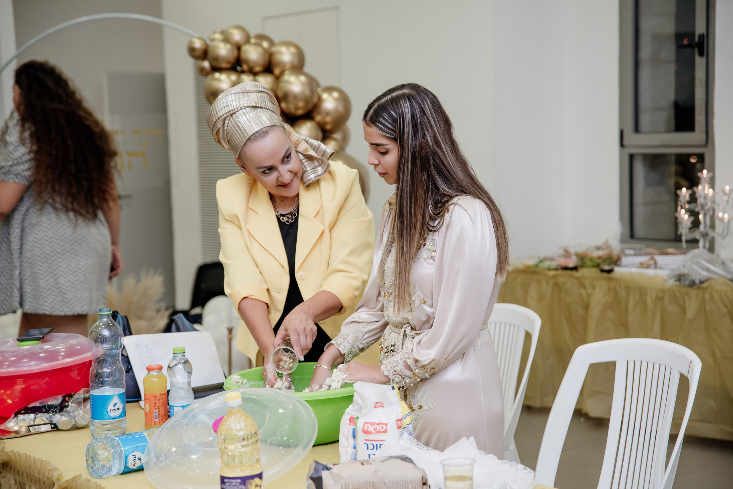 הפרשת חלה. צלמת ירושלים תל אביב ישראל
