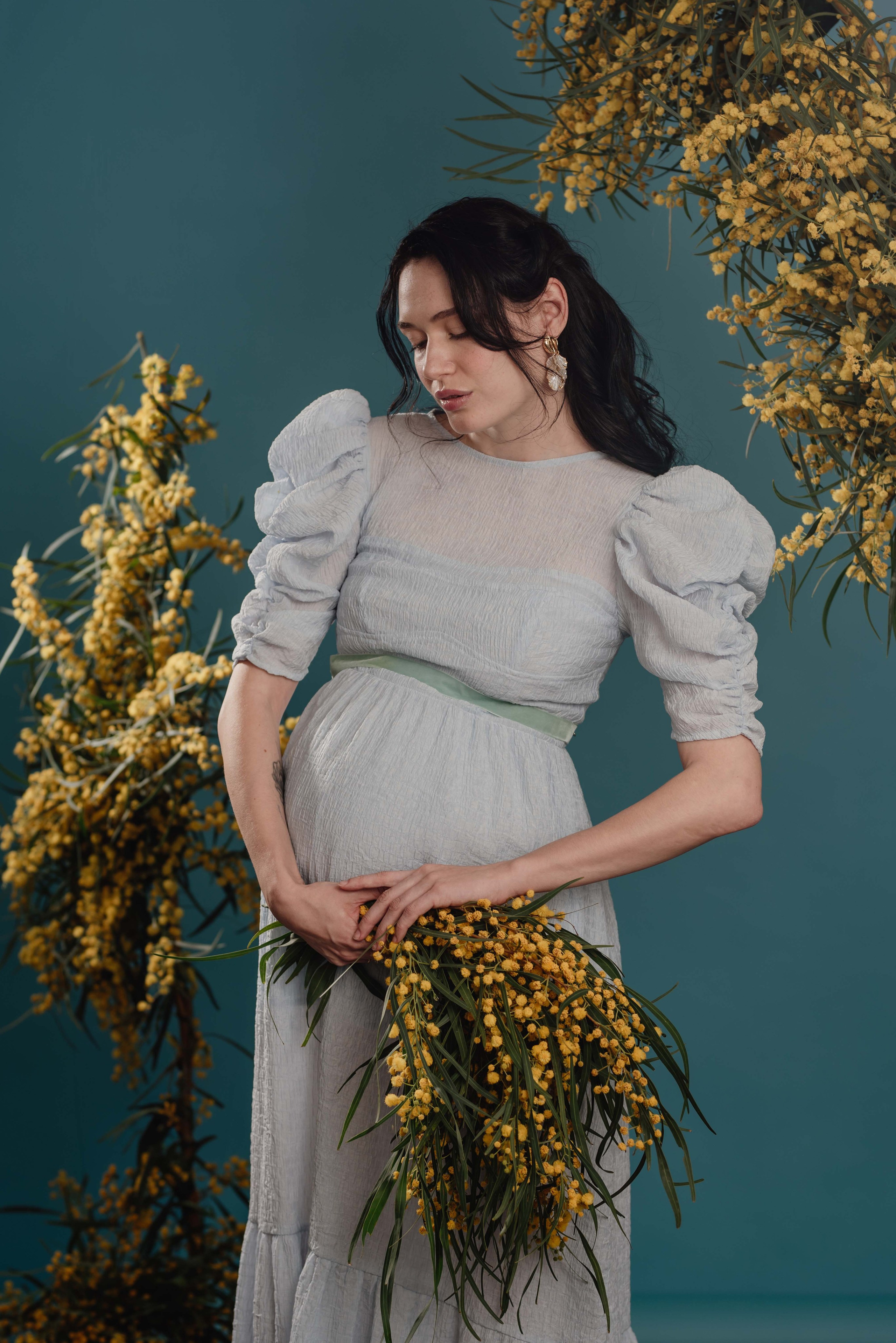 Maternity photoshoot in a studio. Photographer in Israel Luba Ternavskaya