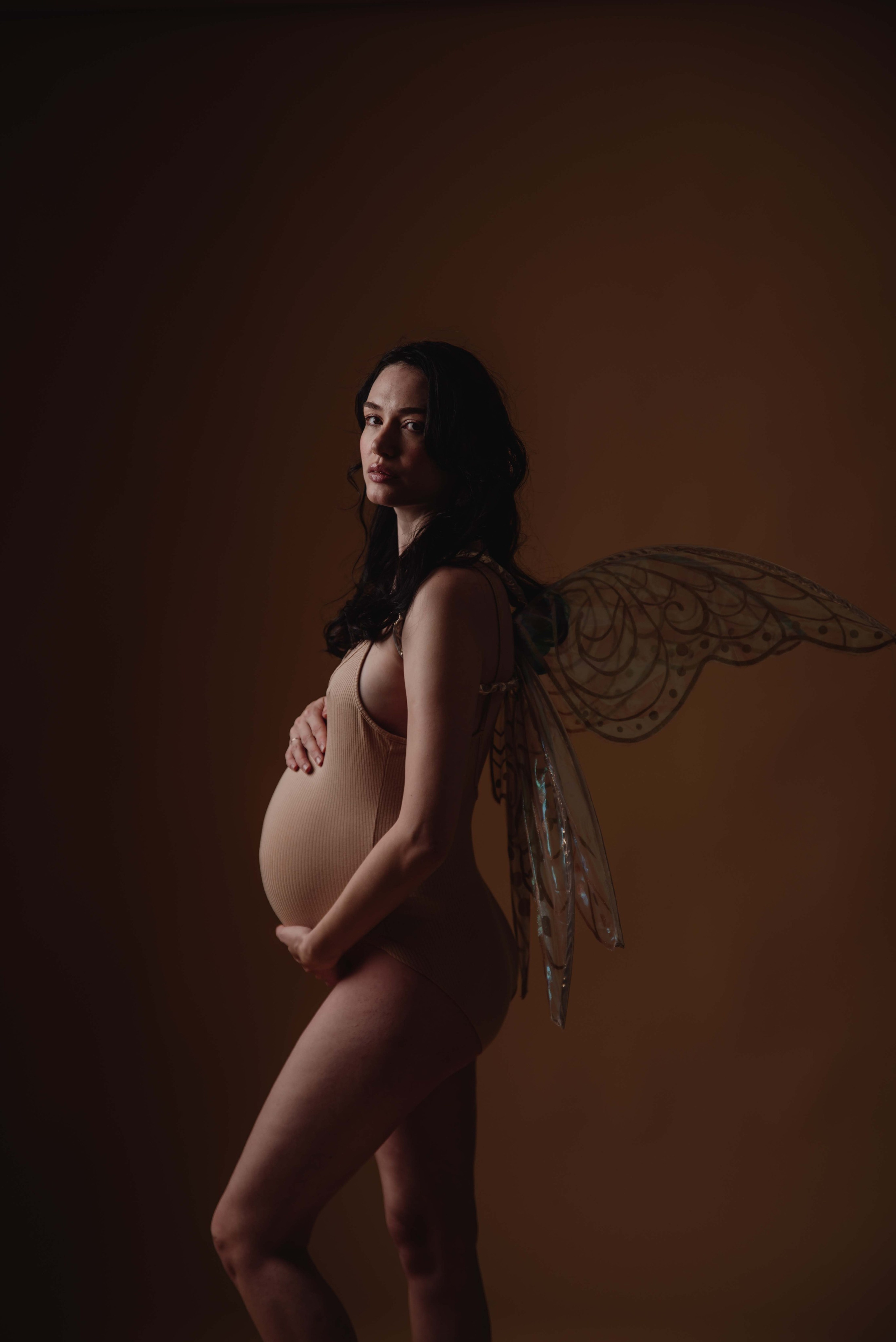 Maternity photoshoot in a studio. Photographer in Israel Luba Ternavskaya