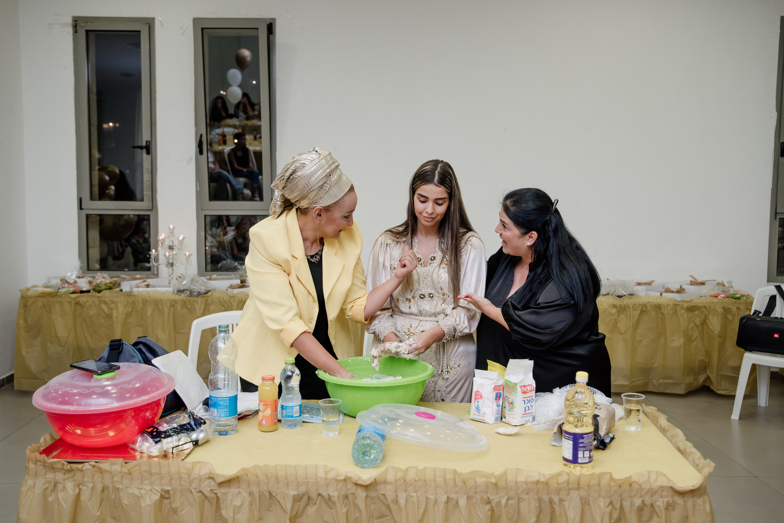 הפרשת חלה. צלמת ירושלים תל אביב ישראל