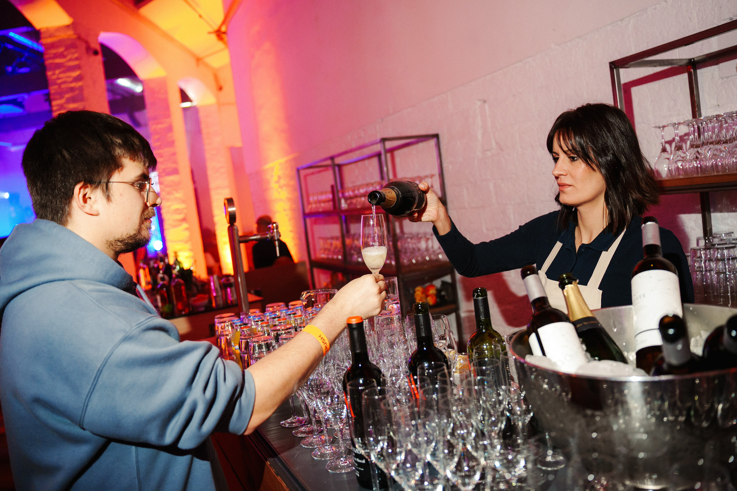 Barcelona — We shine together. Foto • Video • Produktion • Luftbildaufnahmen • Erstellung von Medien