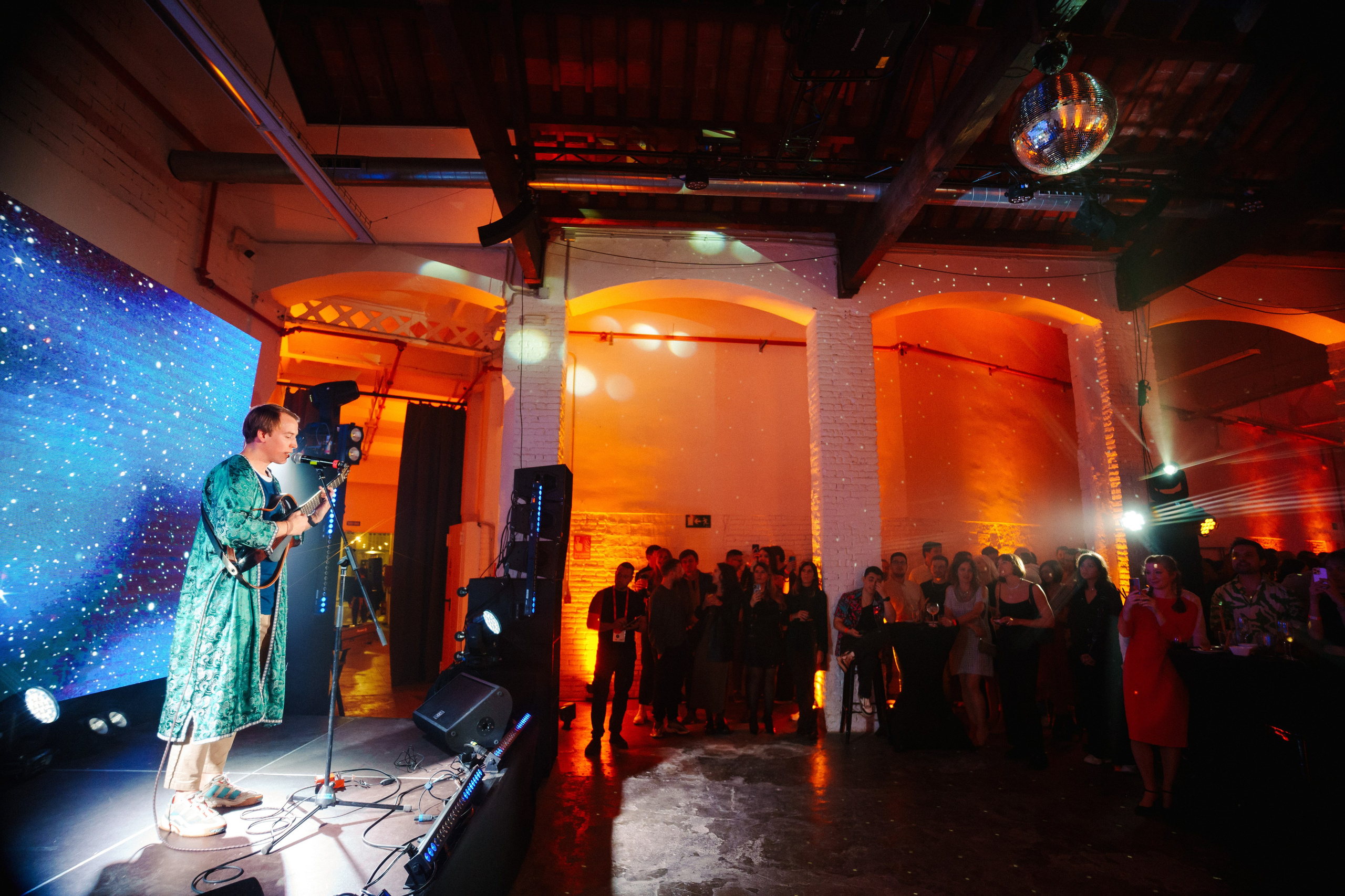 Barcelona — We shine together. Foto • Video • Produktion • Luftbildaufnahmen • Erstellung von Medien