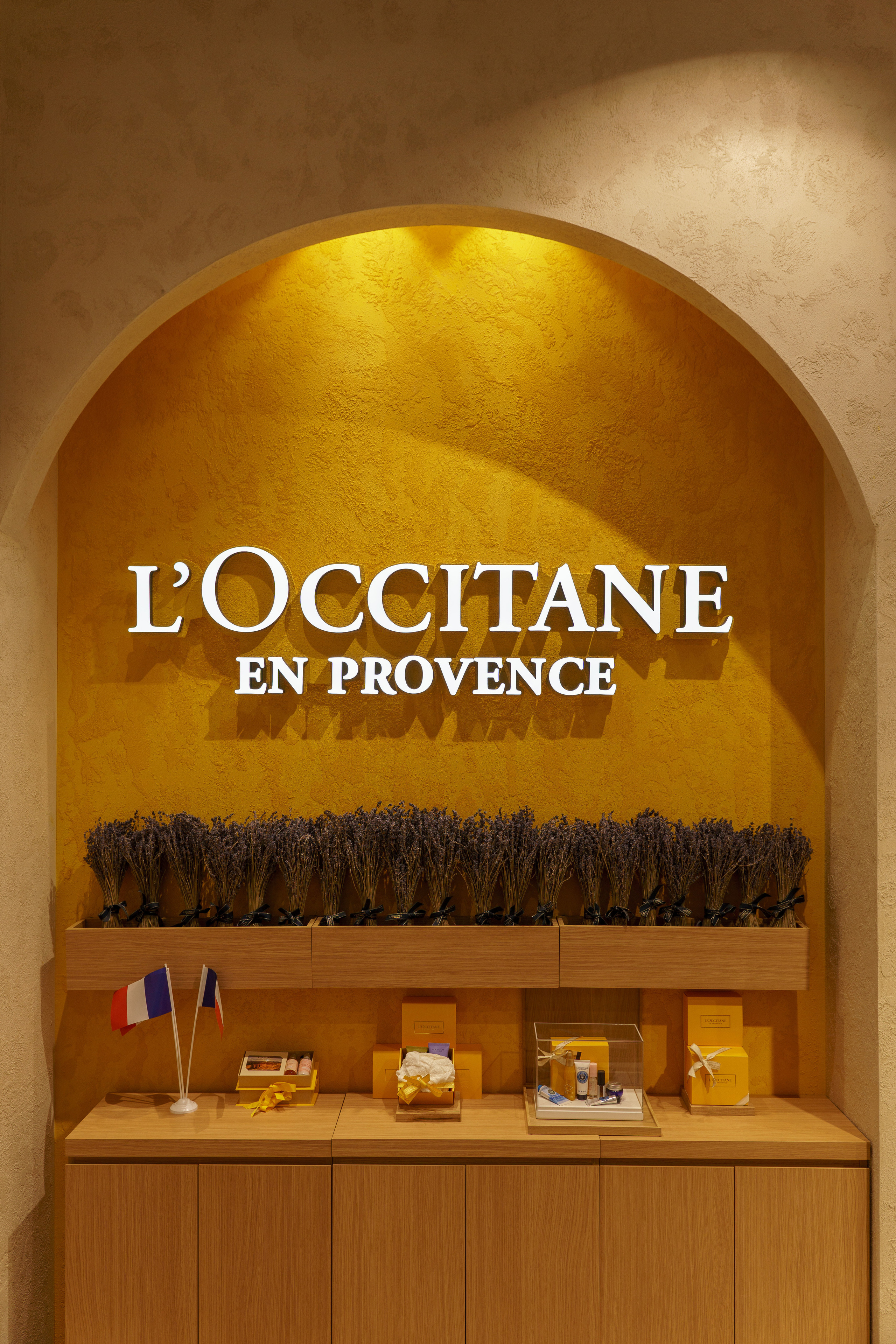 L'Occitane. Foto • Video • Produktion • Luftbildaufnahmen • Erstellung von Medien