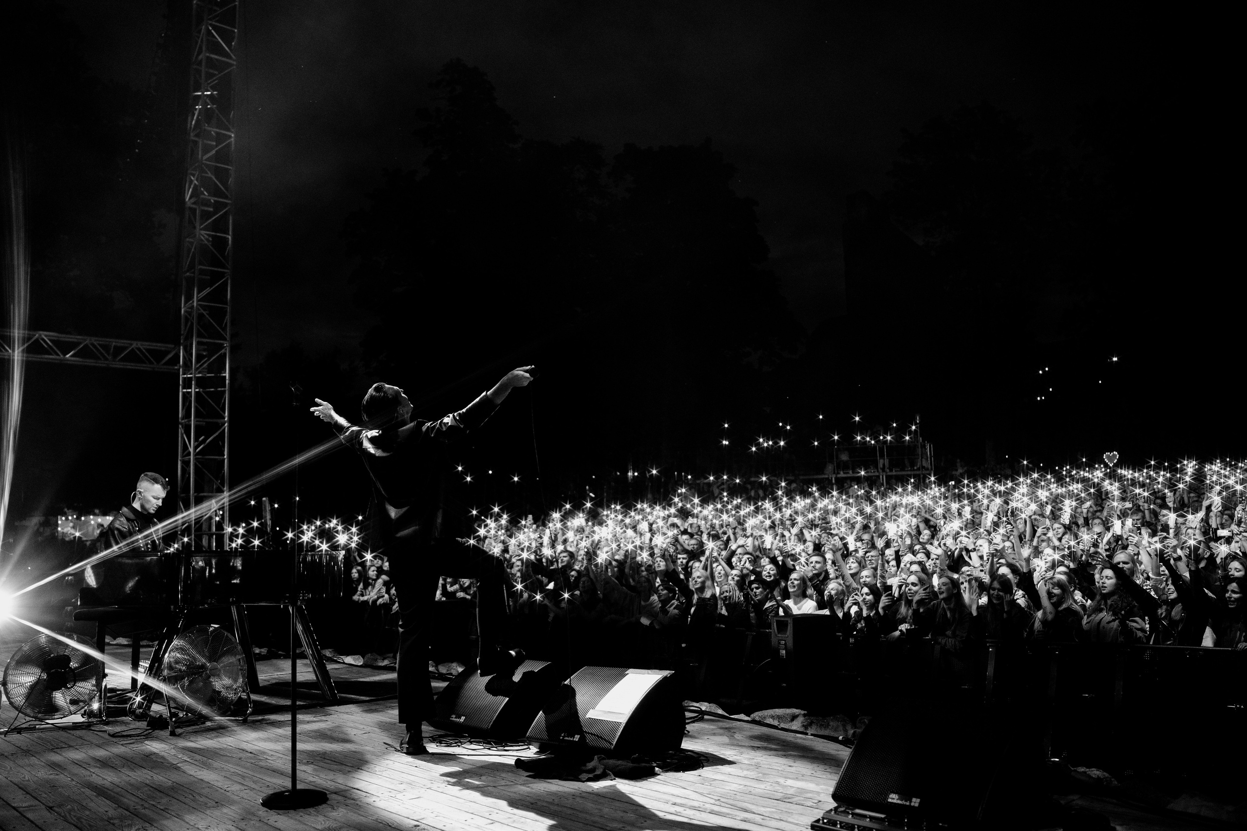 HURTS — Sigulda Medieval Castle. Фото • Відео • Аерозйомка • Контент для бізнесу