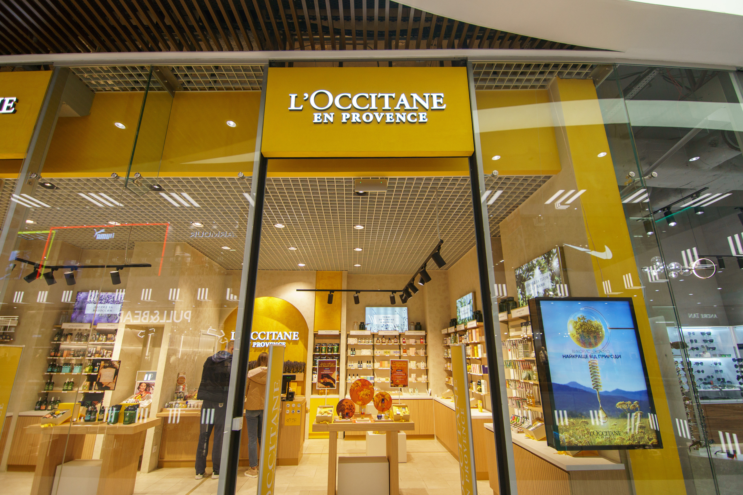 L'Occitane. Foto • Video • Produktion • Luftbildaufnahmen • Erstellung von Medien