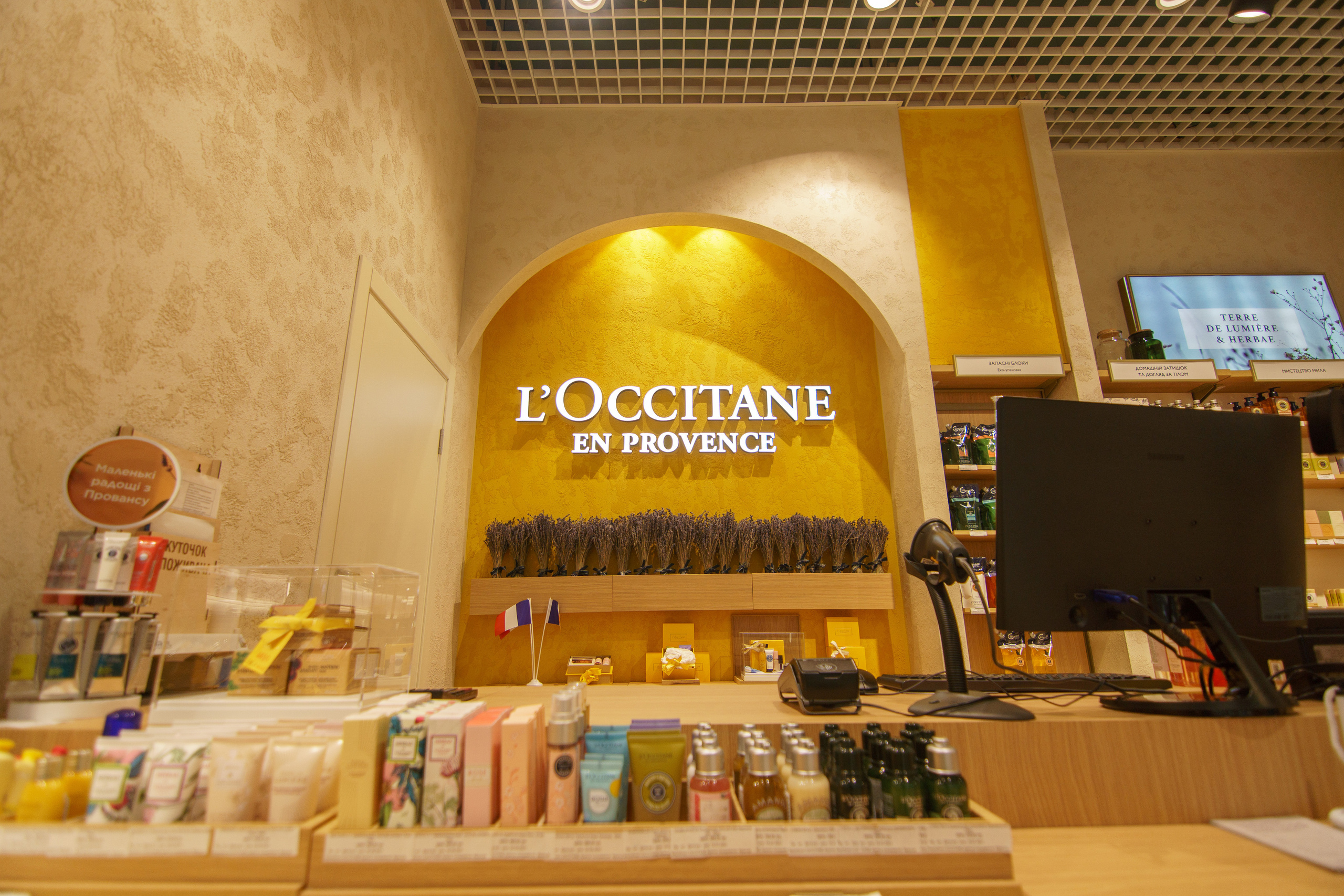 L'Occitane. Foto • Video • Produktion • Luftbildaufnahmen • Erstellung von Medien