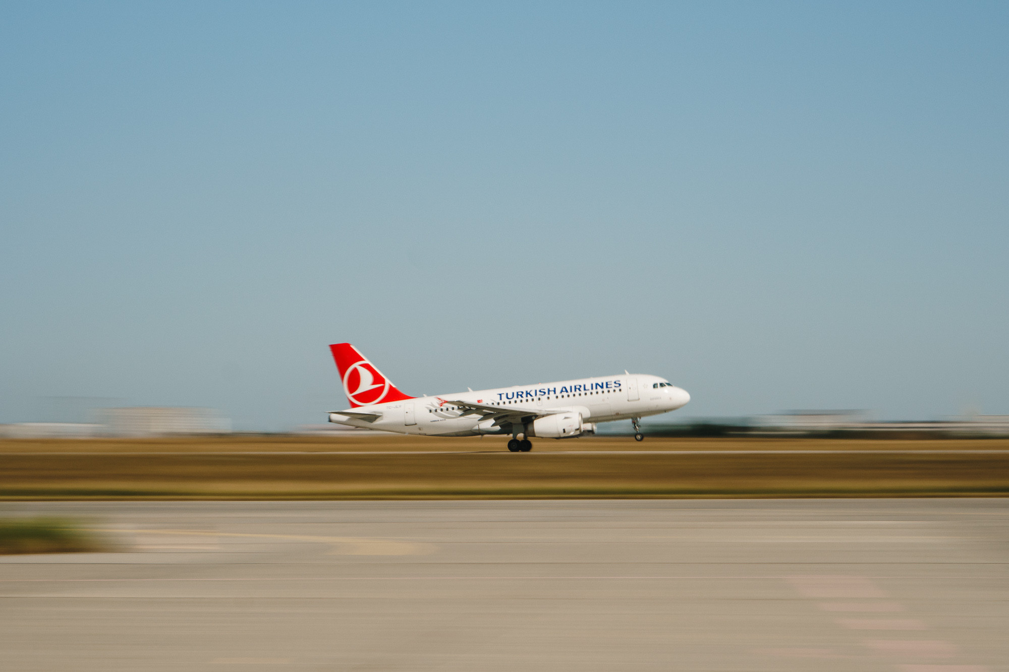 Plane Spotting Day. Kharkiv International Airport. Foto • Video • Produktion • Luftbildaufnahmen • Erstellung von Medien