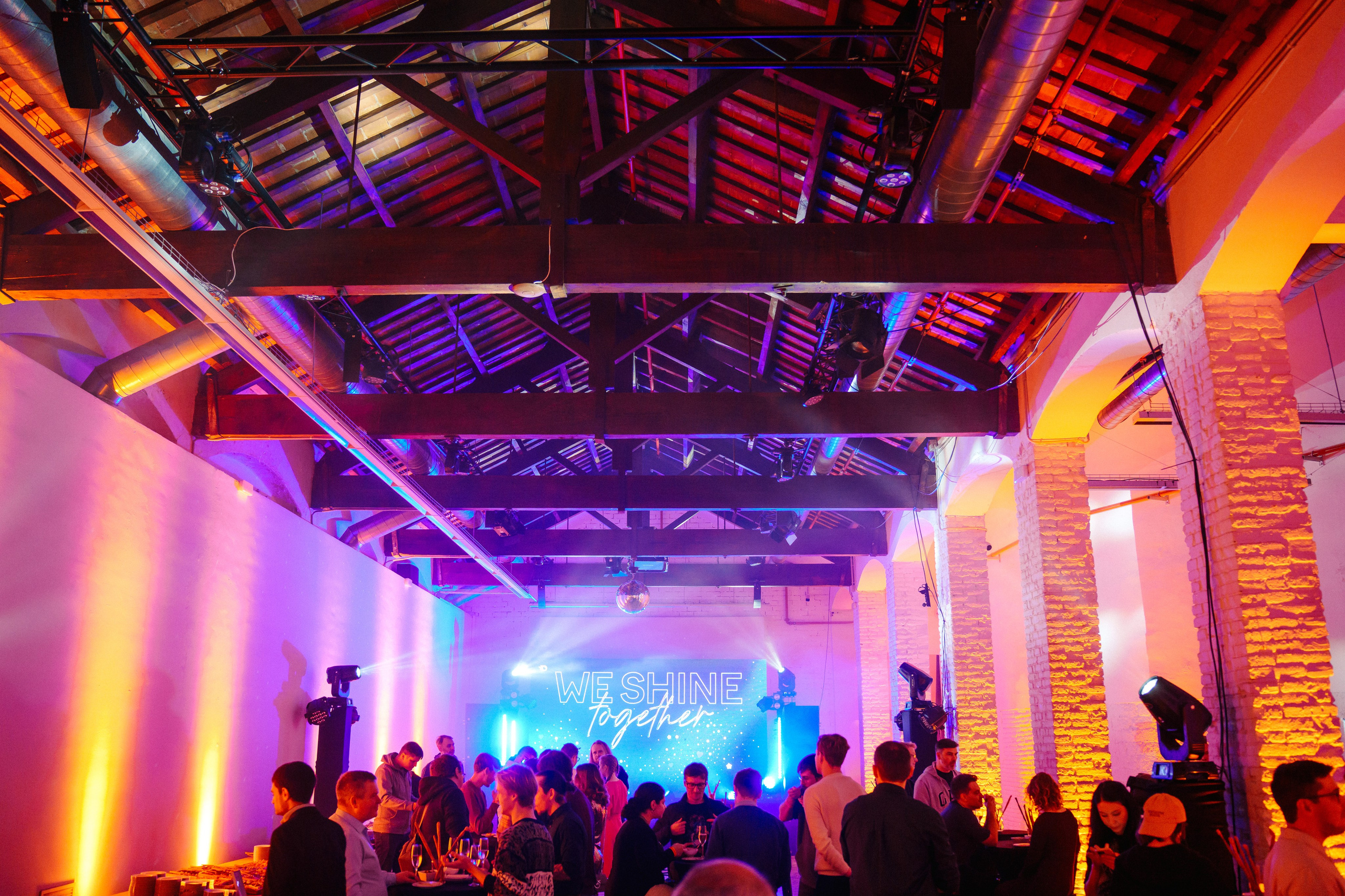 Barcelona — We shine together. Foto • Video • Produktion • Luftbildaufnahmen • Erstellung von Medien