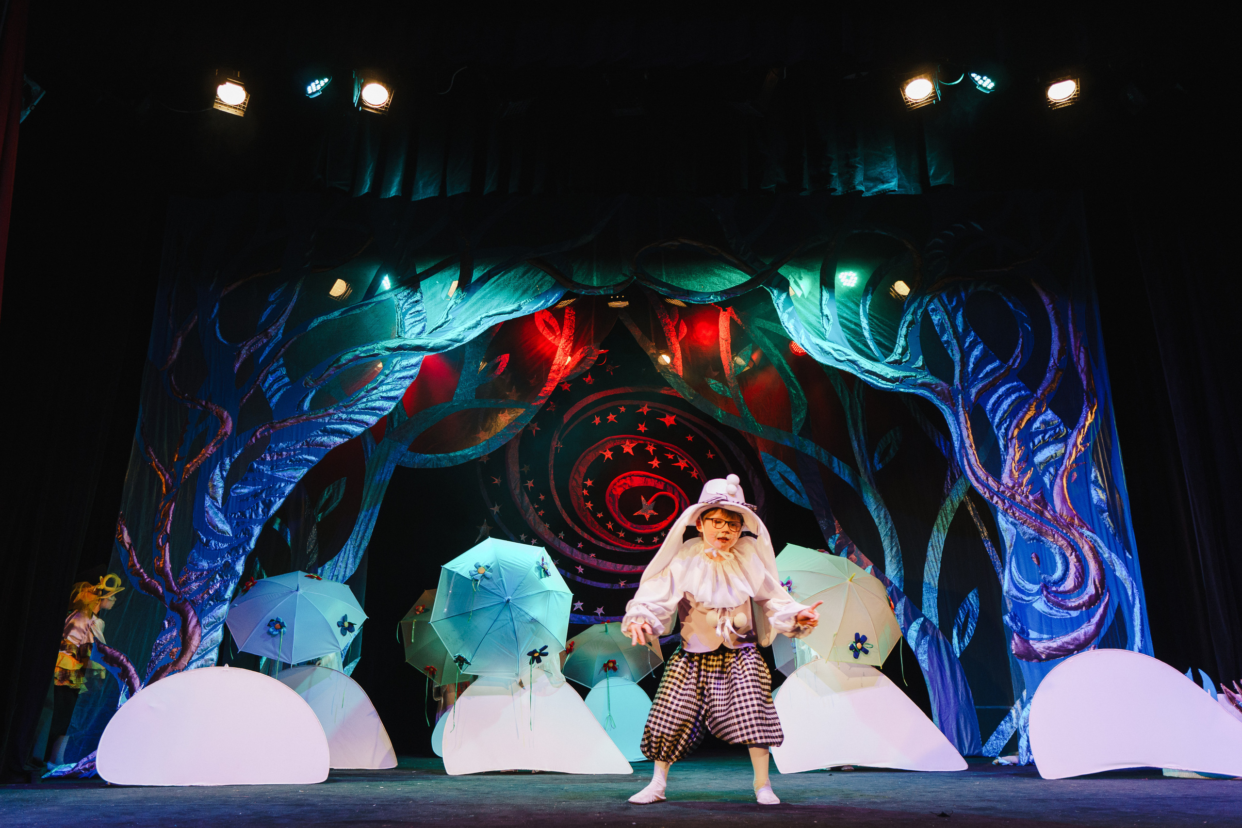 Театр «Сорванцы». Давайте никогда не расставаться. Фото • Відео • Аерозйомка • Контент для бізнесу