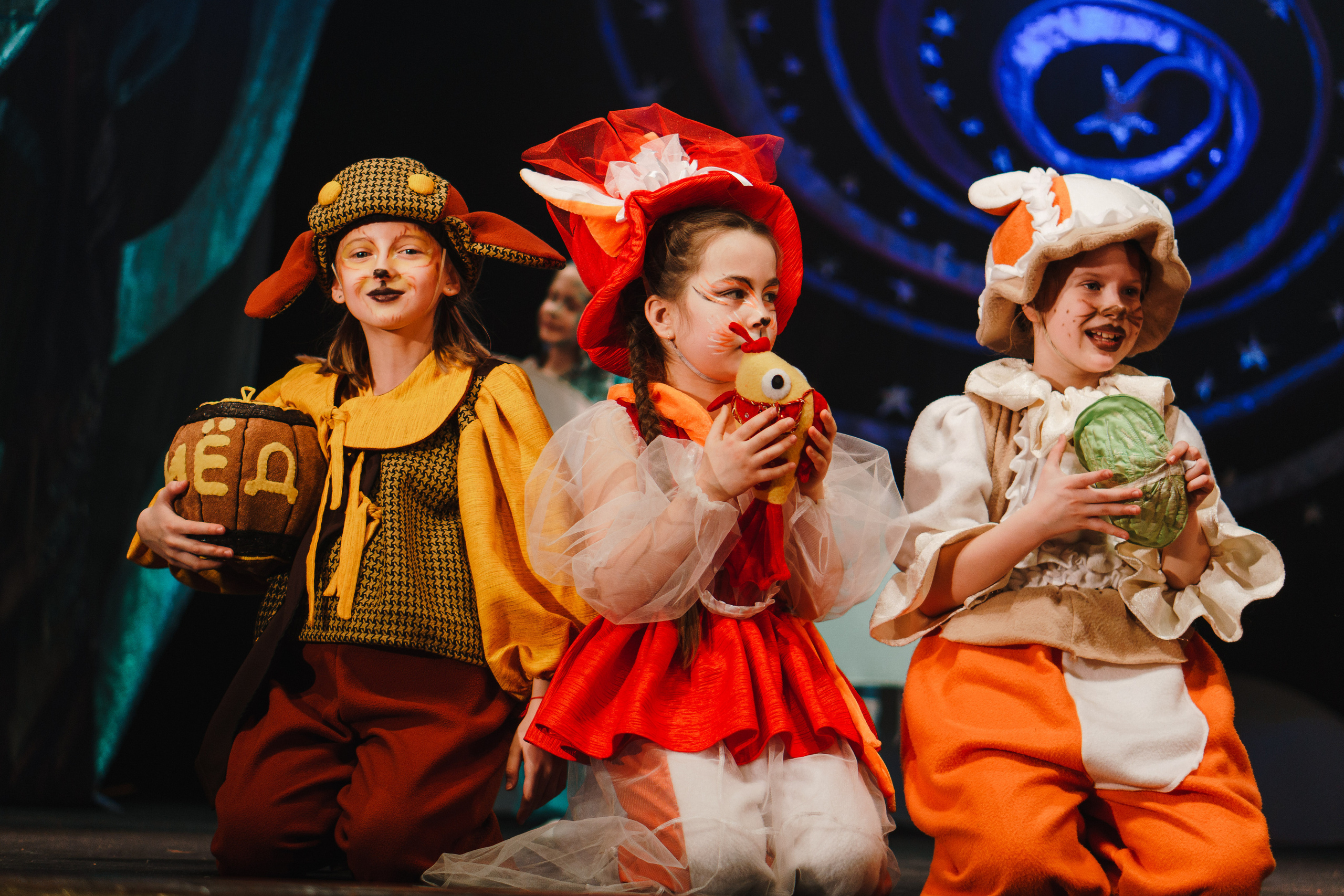 Театр «Сорванцы». Давайте никогда не расставаться. Фото • Відео • Аерозйомка • Контент для бізнесу