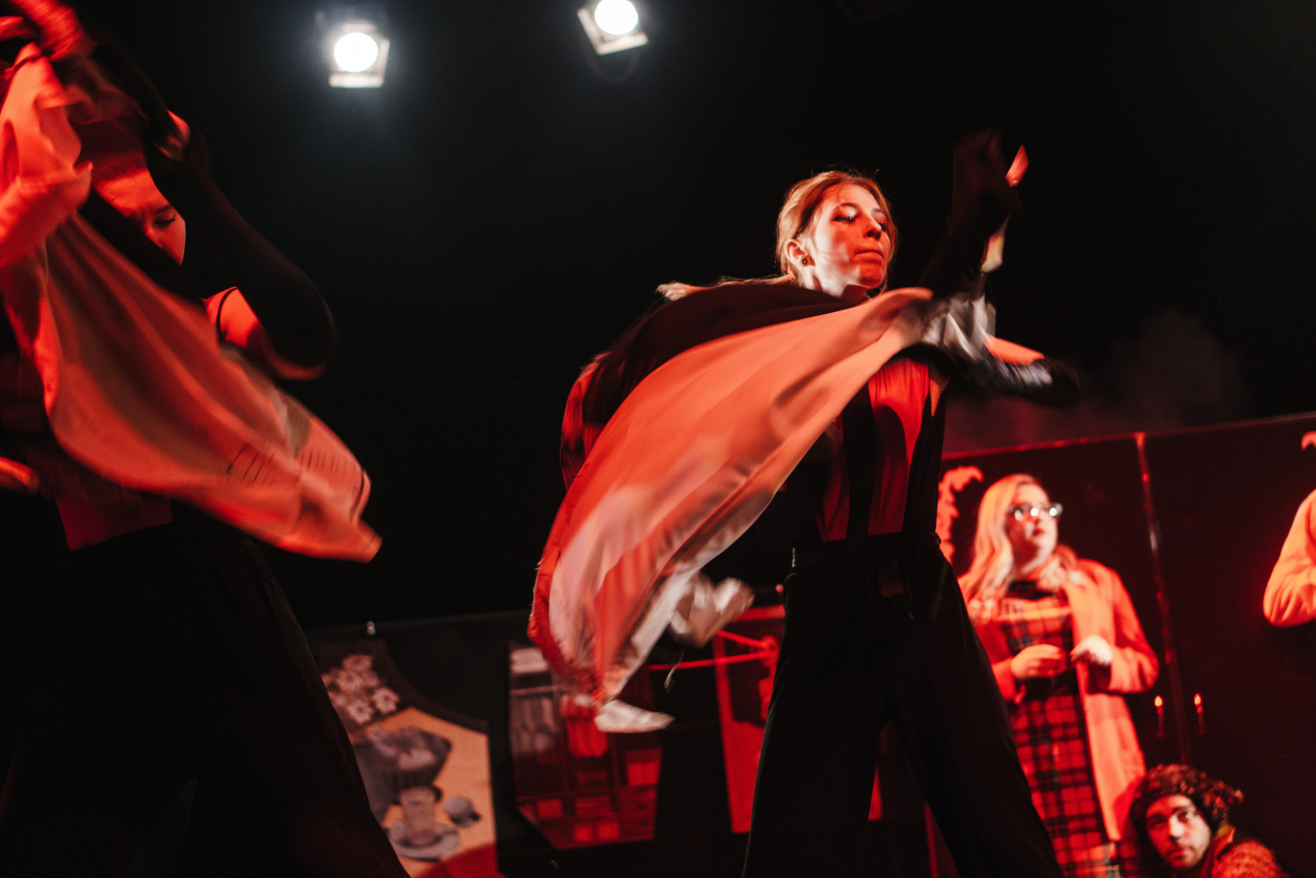 Театр «Сорванцы». Три плюс Кот. Фото • Видео • Аэросъемка • Контент для бизнеса