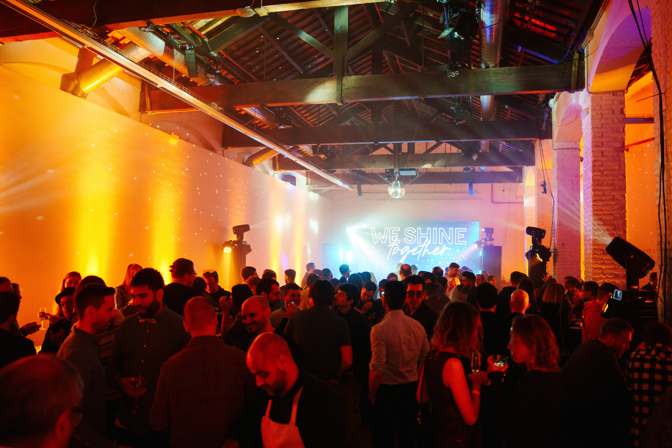 Barcelona — We shine together. Foto • Video • Produktion • Luftbildaufnahmen • Erstellung von Medien