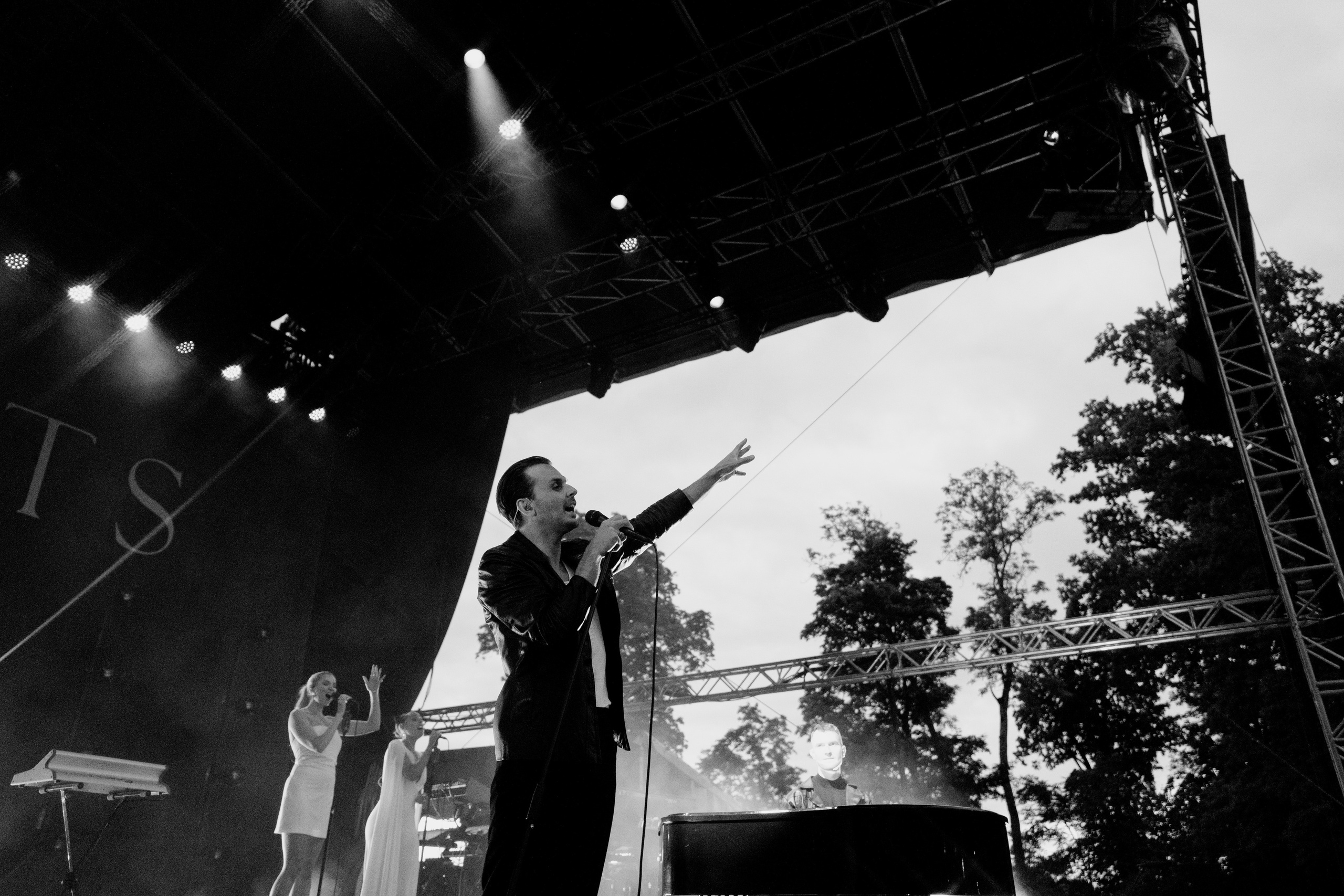 HURTS — Sigulda Medieval Castle. Фото • Відео • Аерозйомка • Контент для бізнесу