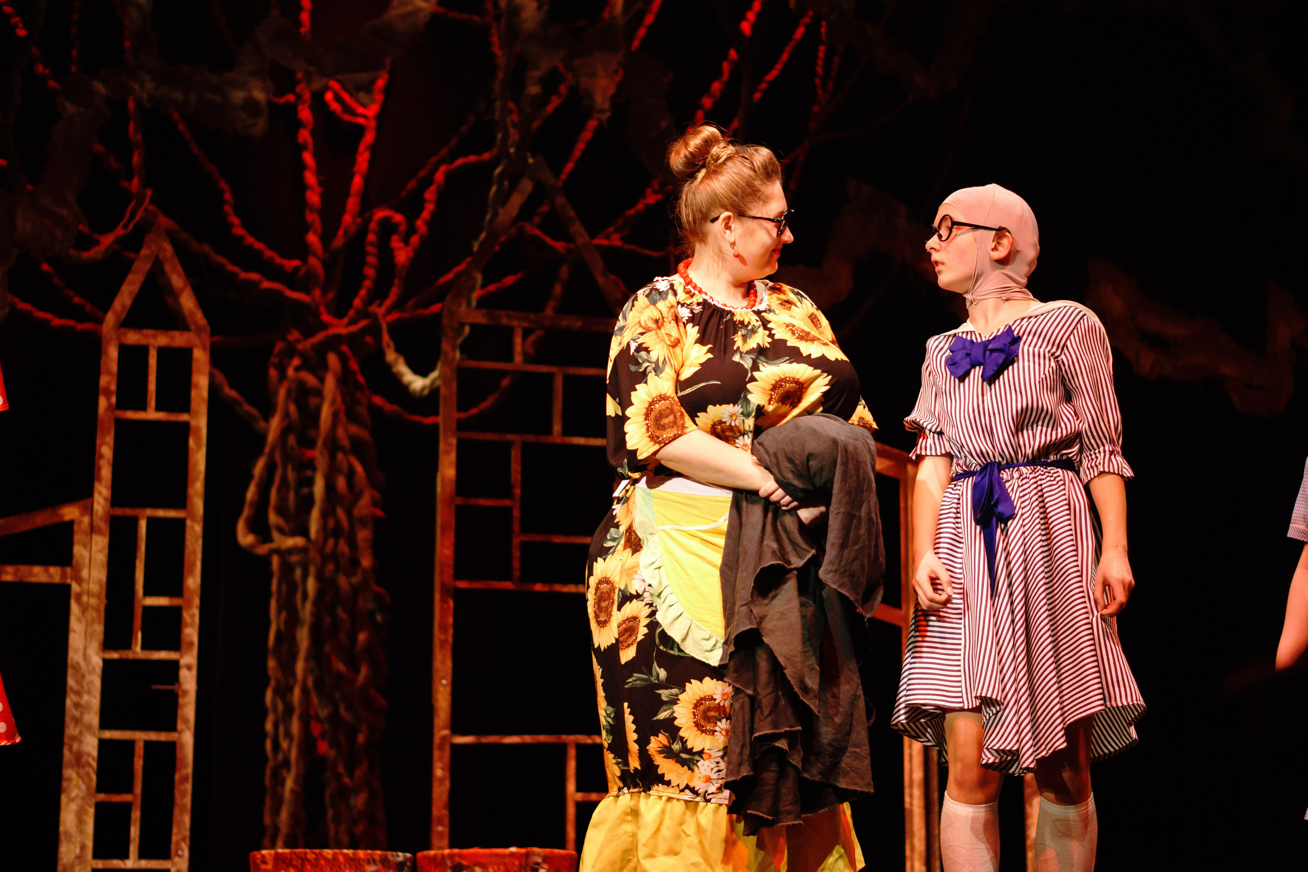 Театр «Сорванцы». Манюня. Фото • Відео • Аерозйомка • Контент для бізнесу