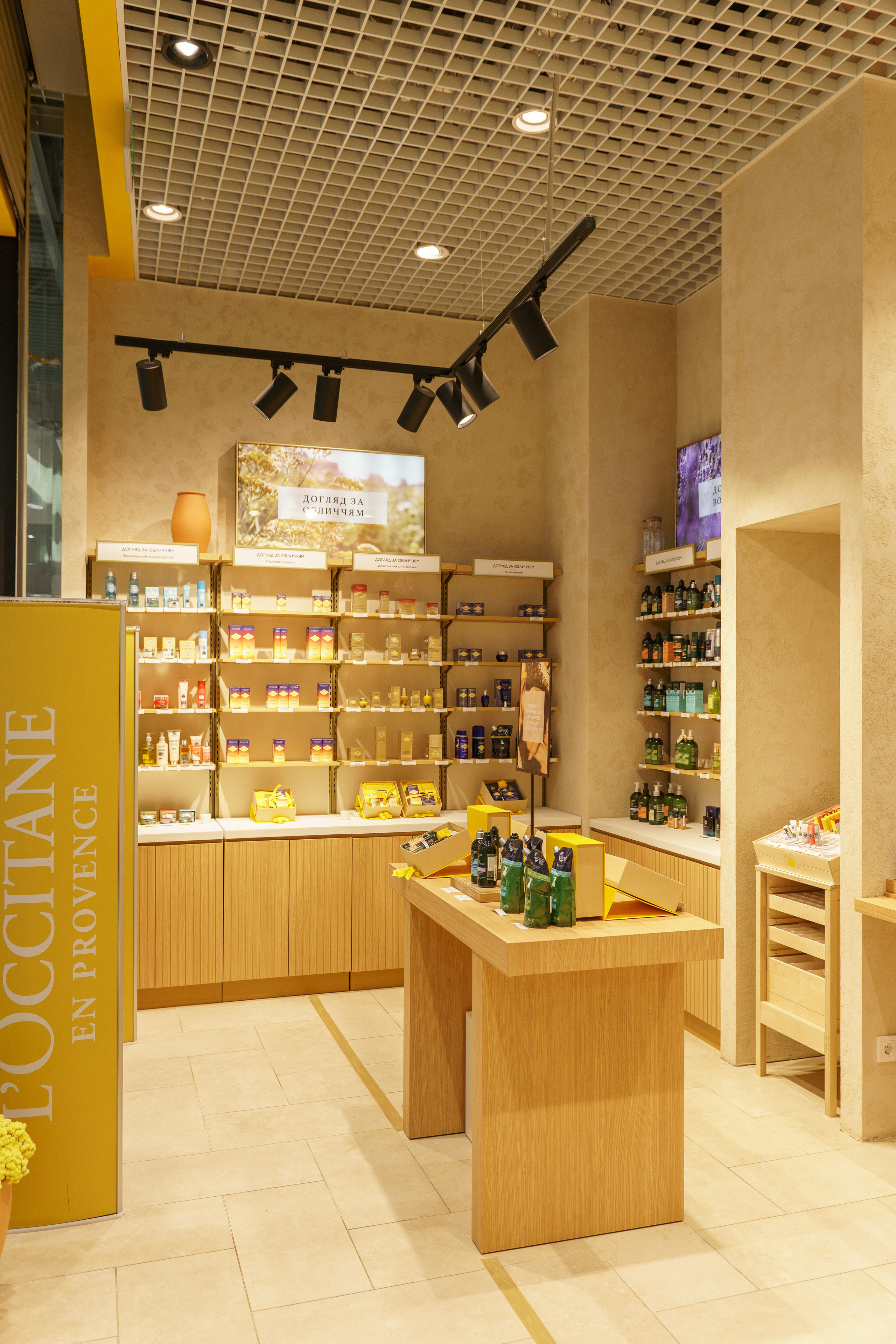 L'Occitane. Foto • Video • Produktion • Luftbildaufnahmen • Erstellung von Medien