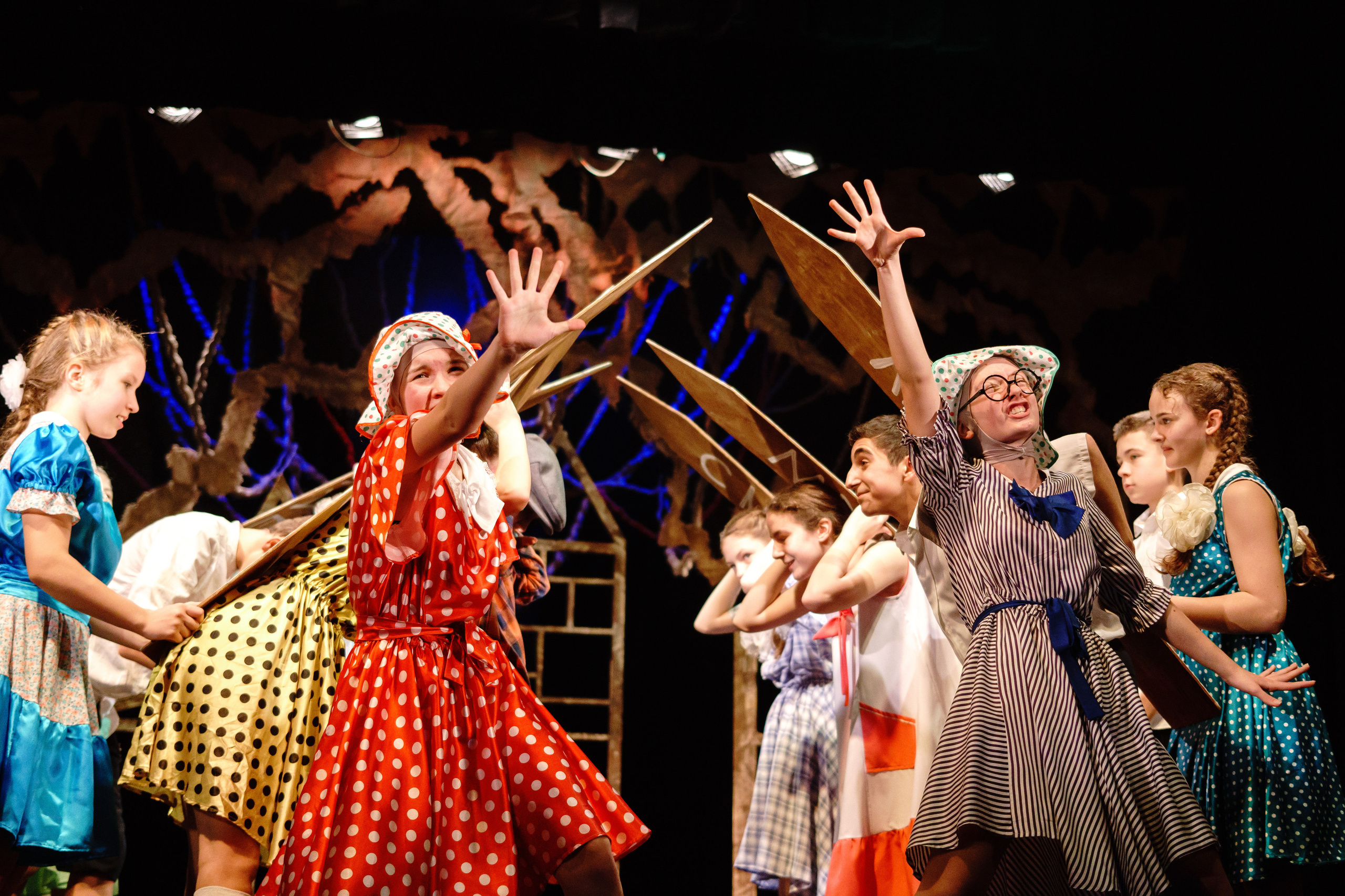 Театр «Сорванцы». Манюня. Фото • Відео • Аерозйомка • Контент для бізнесу