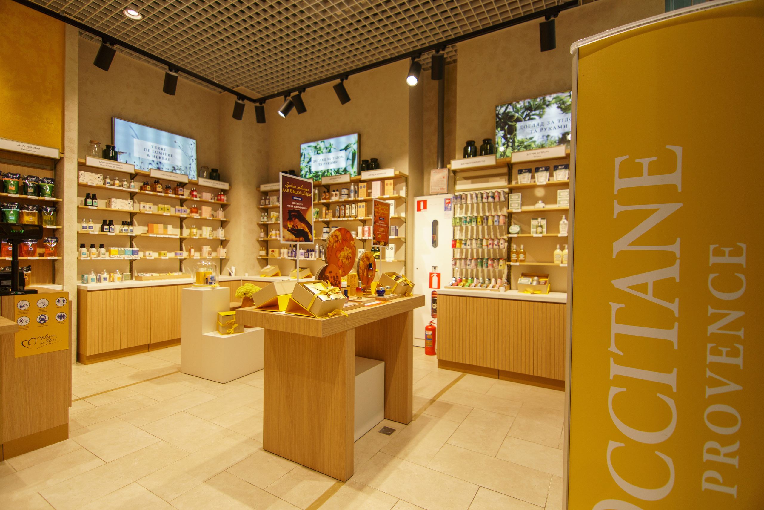 L'Occitane. Foto • Video • Produktion • Luftbildaufnahmen • Erstellung von Medien