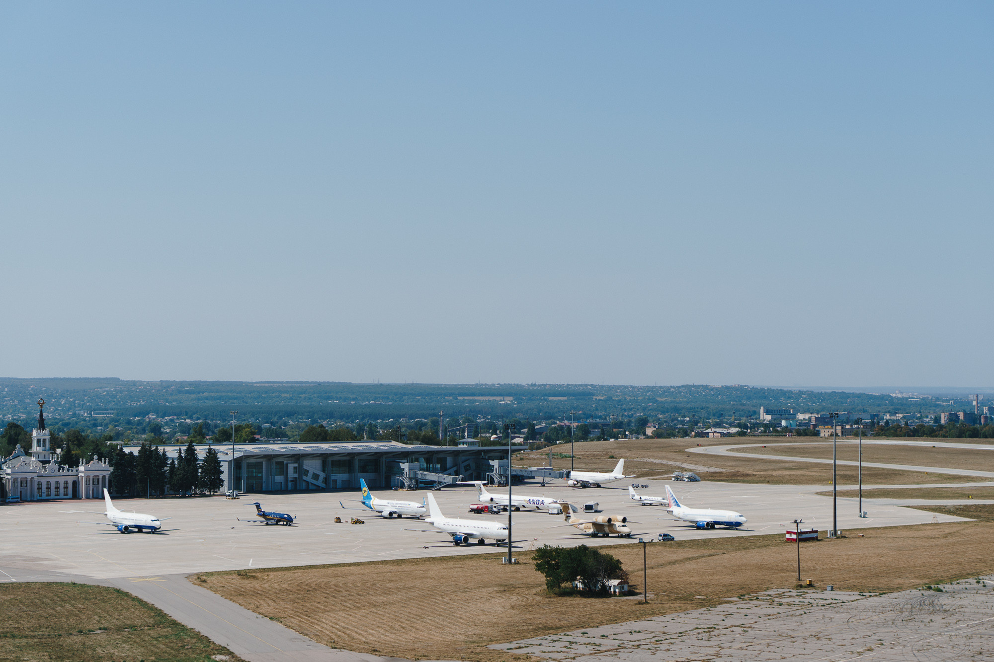 Plane Spotting Day. Kharkiv International Airport. Foto • Video • Produktion • Luftbildaufnahmen • Erstellung von Medien