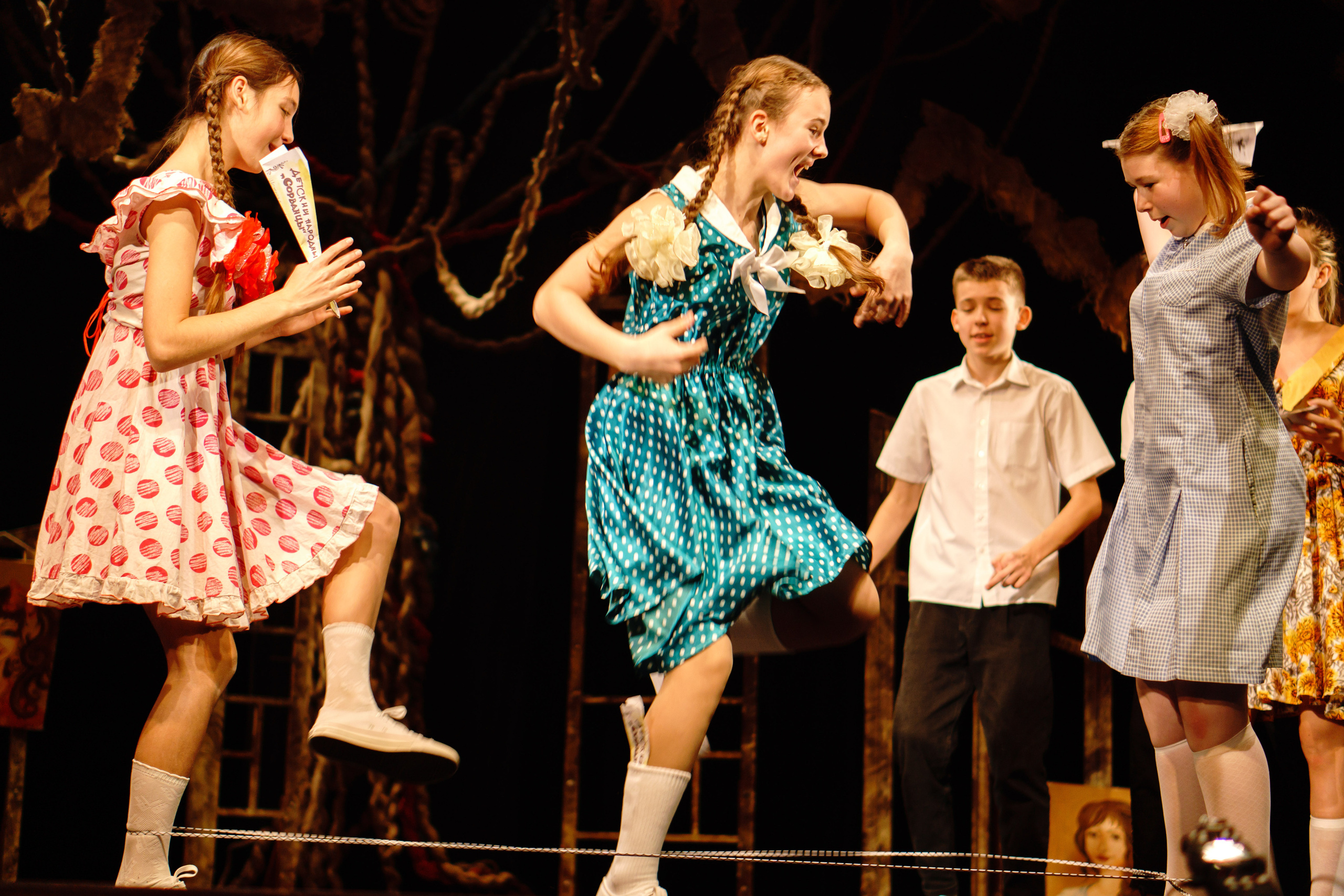 Театр «Сорванцы». Манюня. Фото • Відео • Аерозйомка • Контент для бізнесу